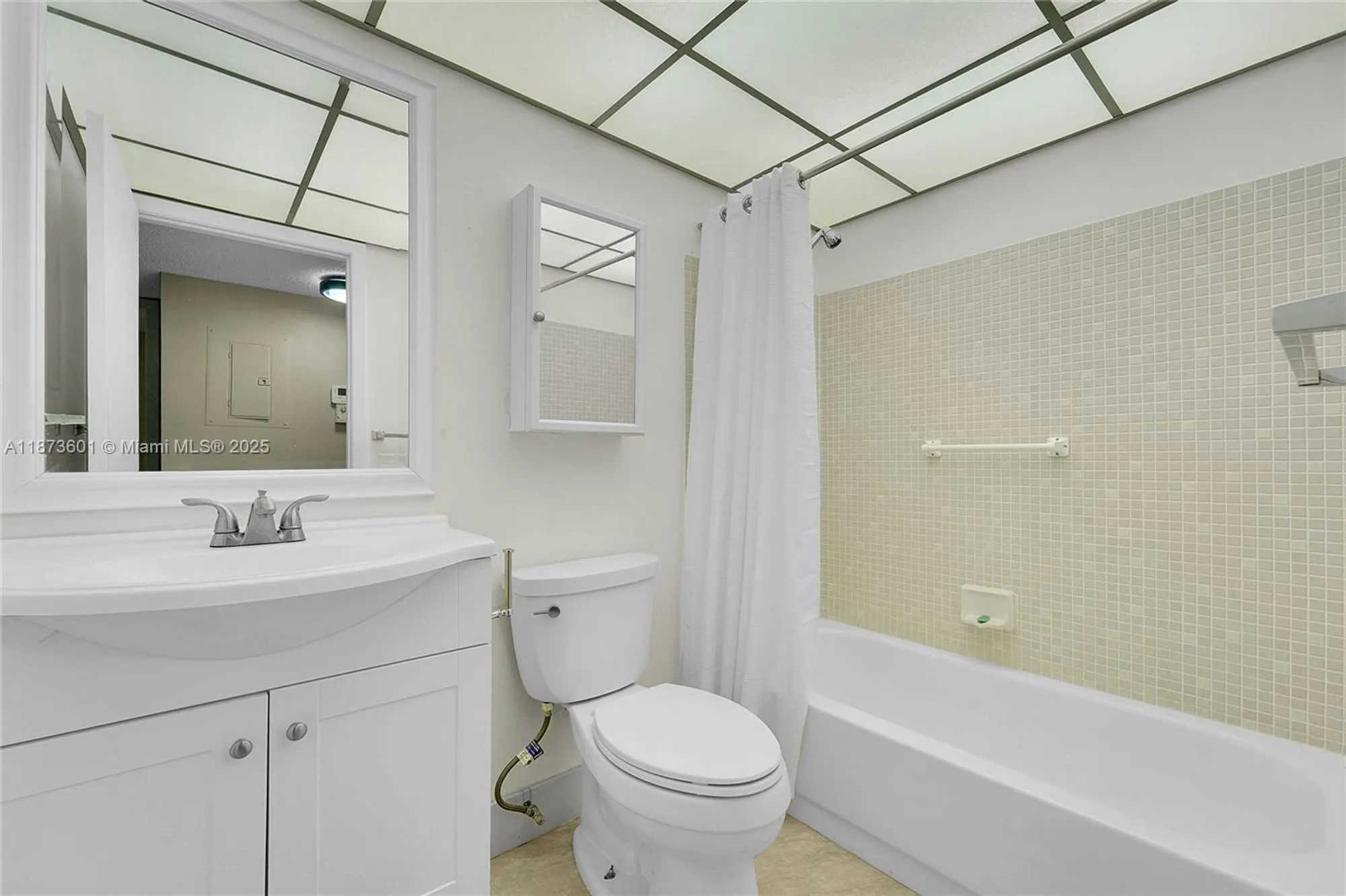 Property Slideshow image 7 of 25 | 9644 s belfort cir 211, Tamarac, FL, 33321