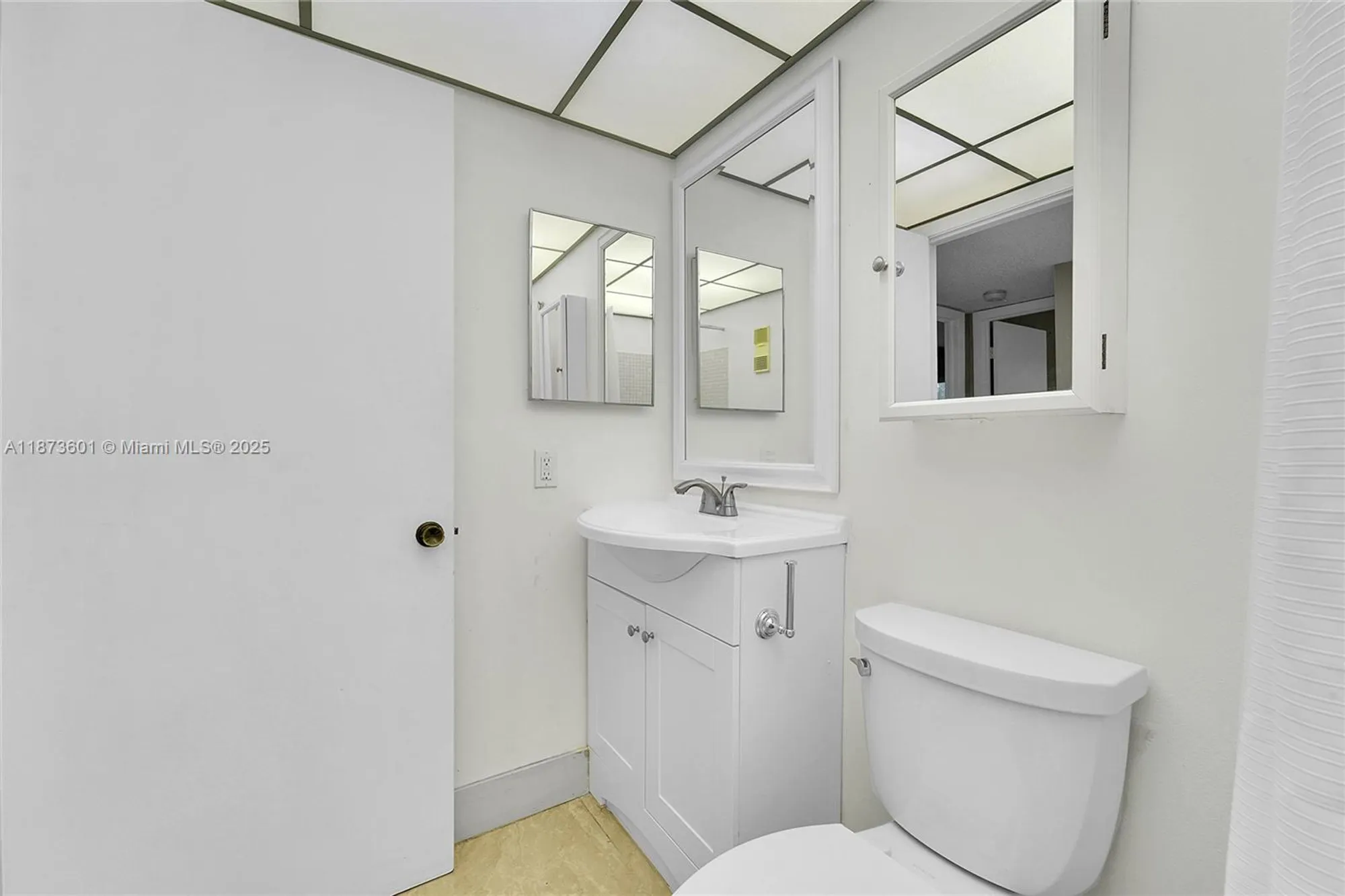 Property Slideshow image 8 of 25 | 9644 s belfort cir 211, Tamarac, FL, 33321