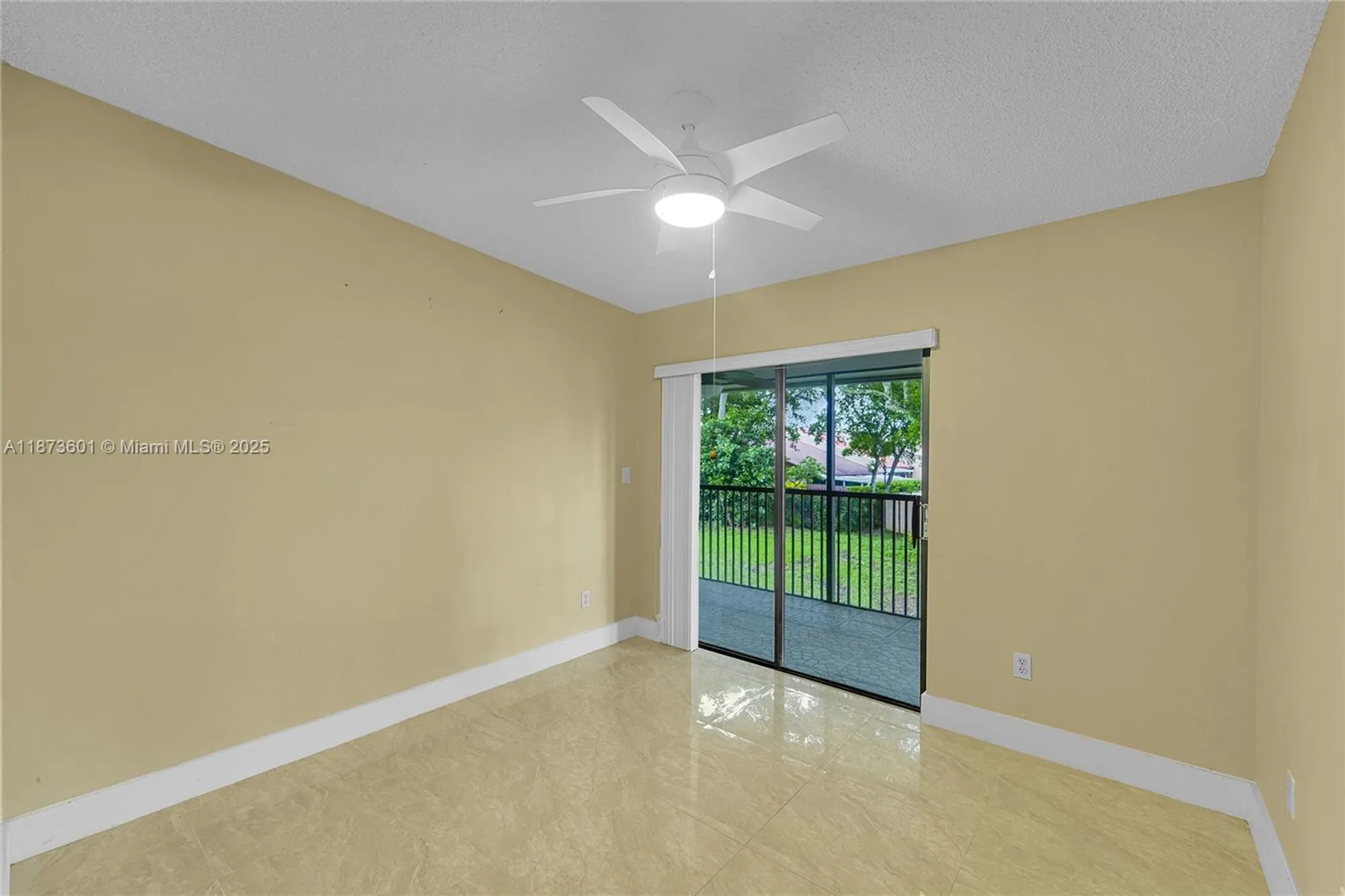 Property Slideshow image 9 of 25 | 9644 s belfort cir 211, Tamarac, FL, 33321