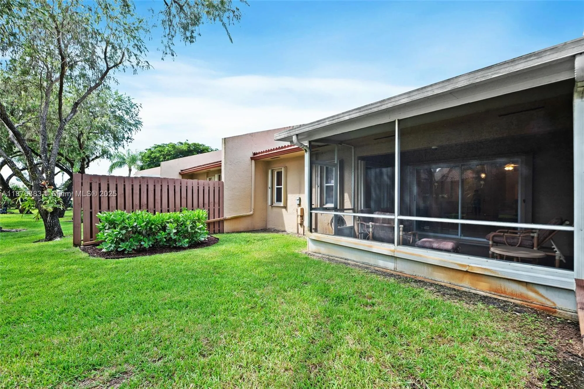 Property Slideshow image 10 of 31 | 9906 malvern dr, Tamarac, FL, 33321