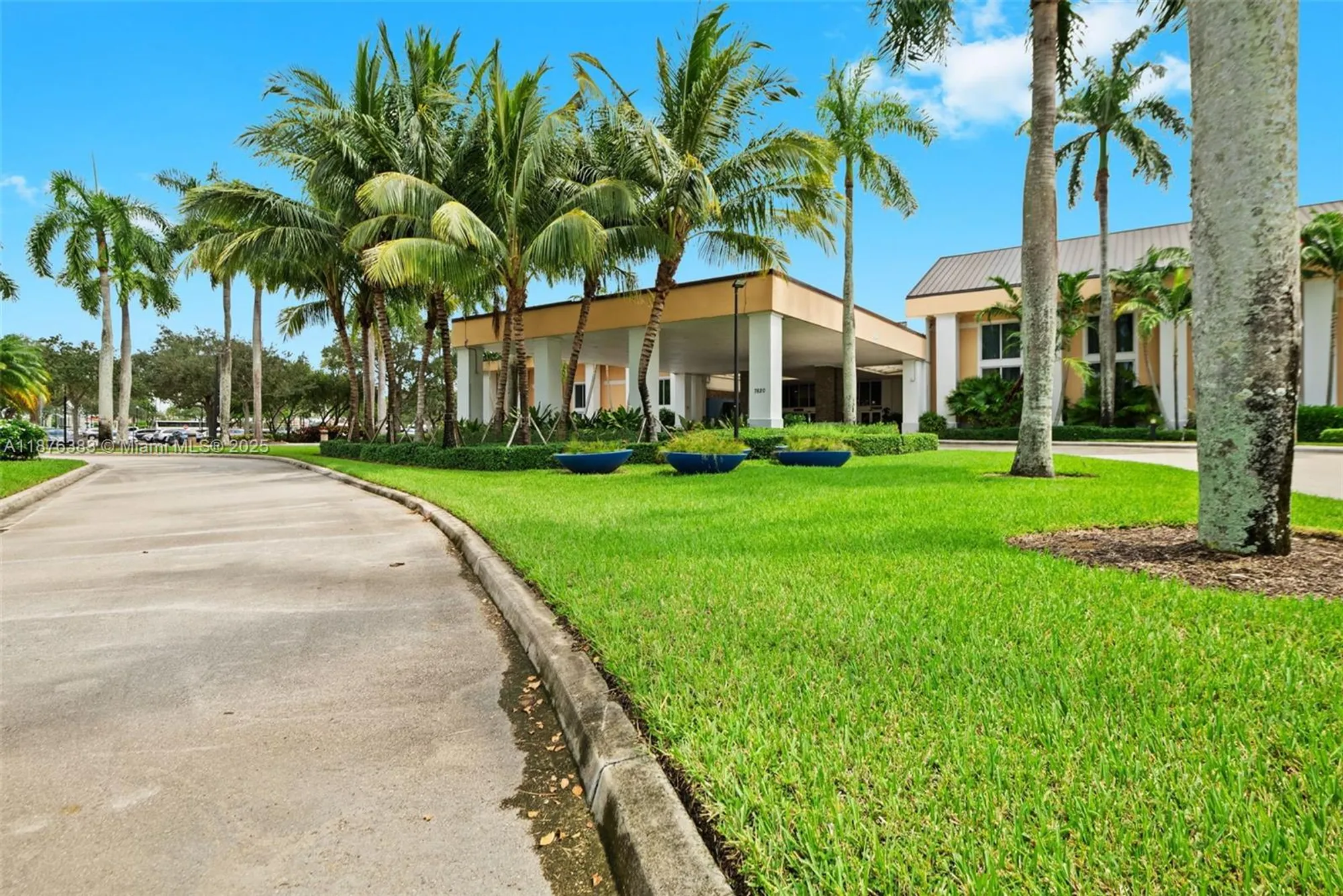 Property Slideshow image 27 of 31 | 9906 malvern dr, Tamarac, FL, 33321