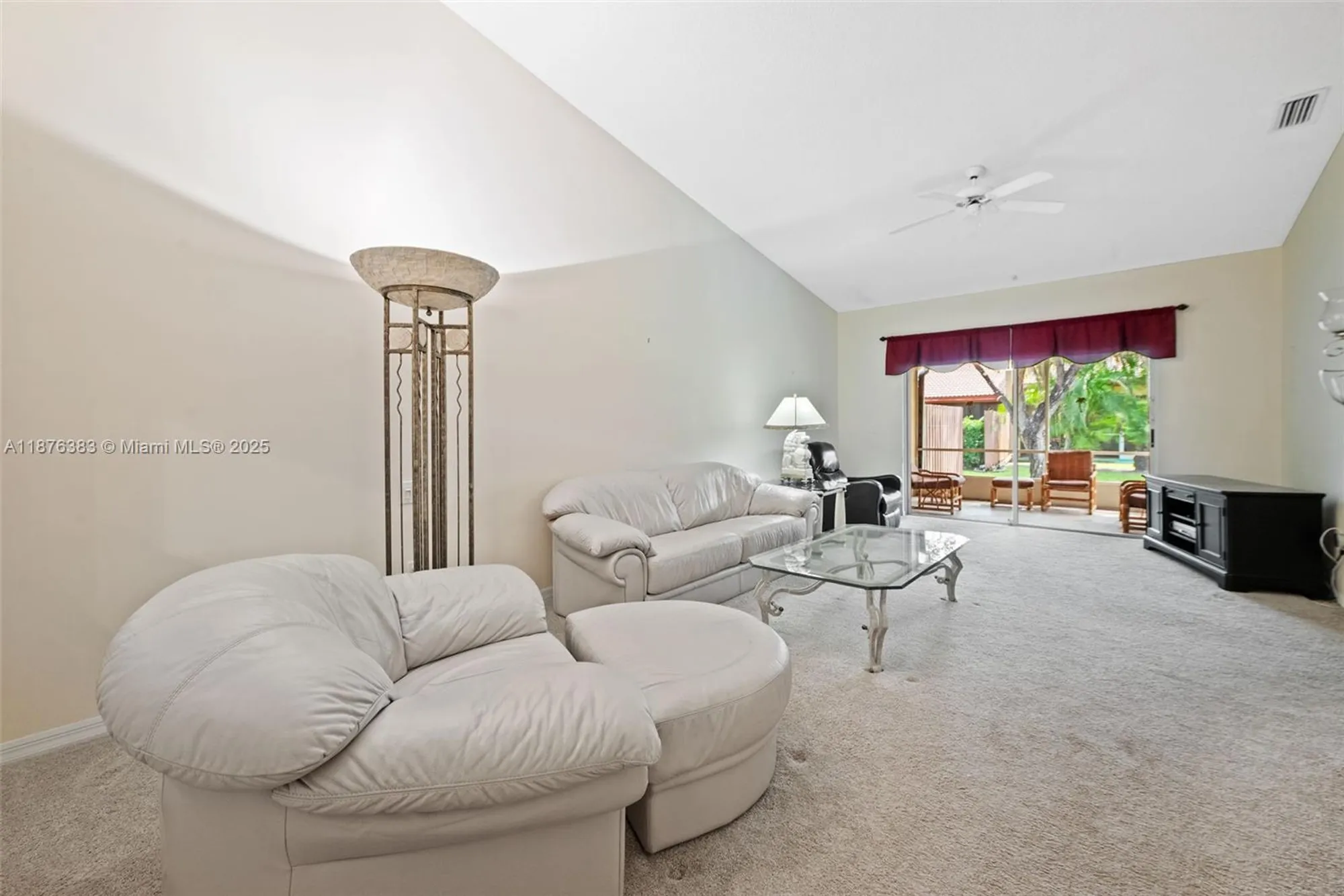 Property Slideshow image 5 of 31 | 9906 malvern dr, Tamarac, FL, 33321
