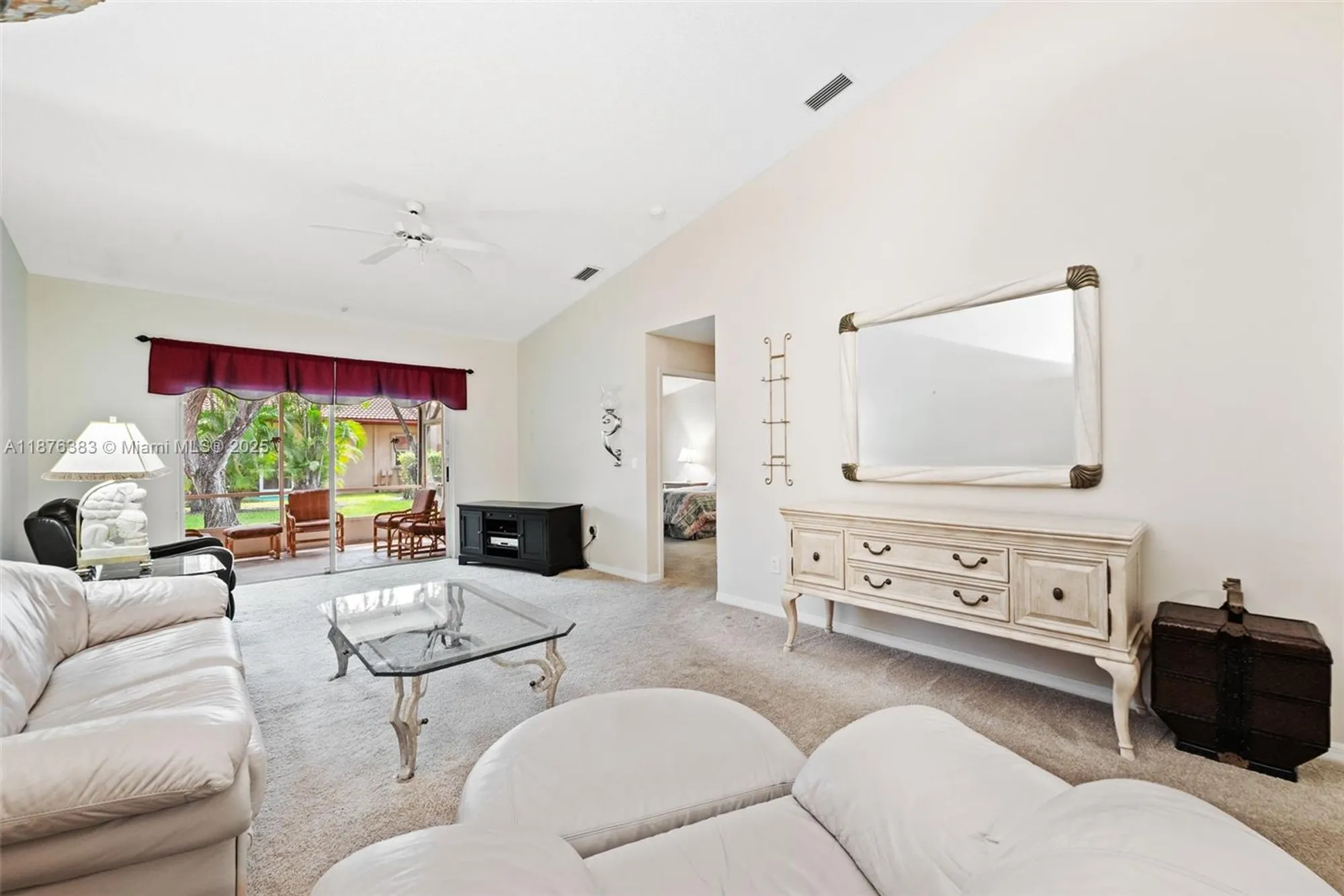 Property Slideshow image 6 of 31 | 9906 malvern dr, Tamarac, FL, 33321