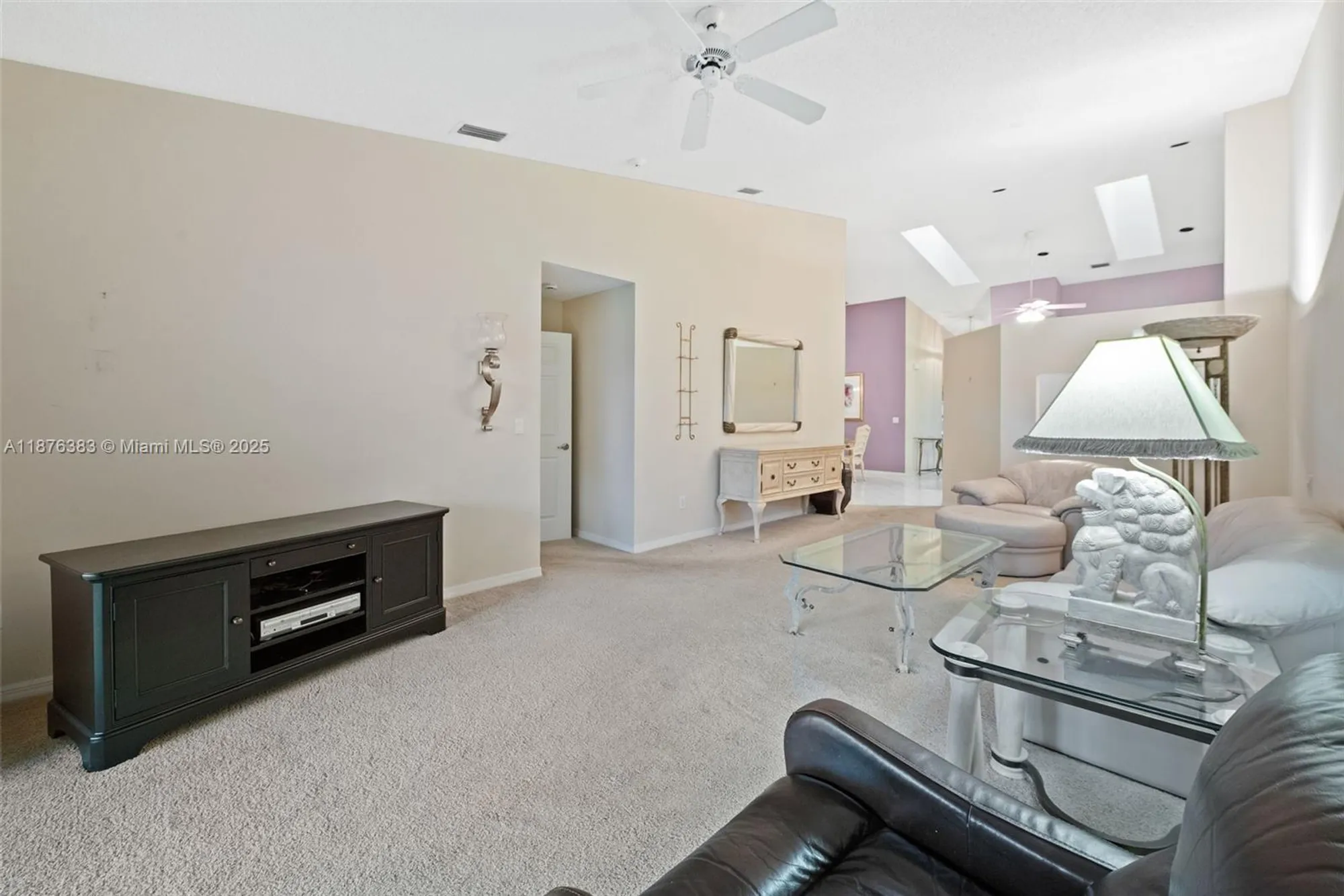 Property Slideshow image 7 of 31 | 9906 malvern dr, Tamarac, FL, 33321