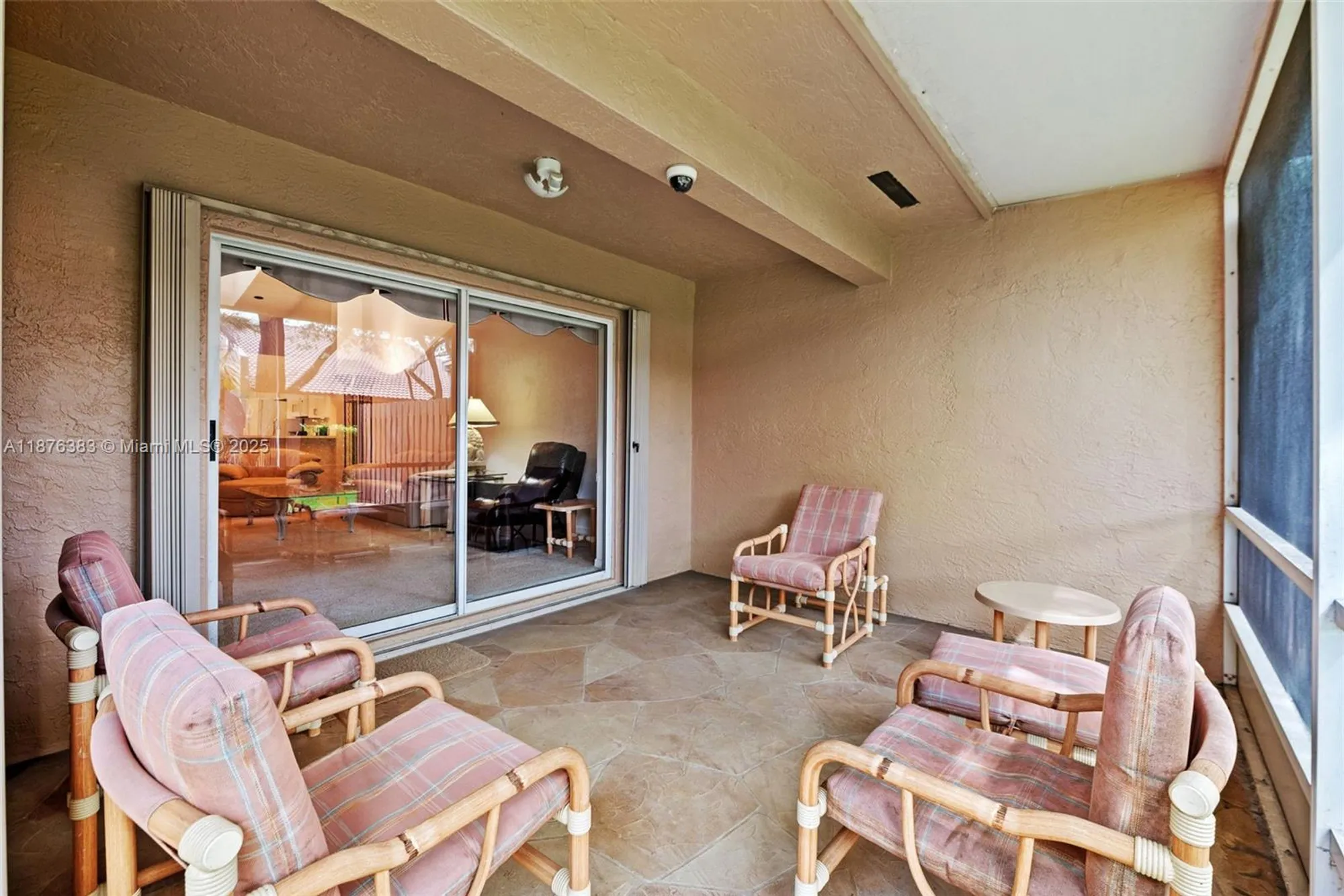 Property Slideshow image 9 of 31 | 9906 malvern dr, Tamarac, FL, 33321