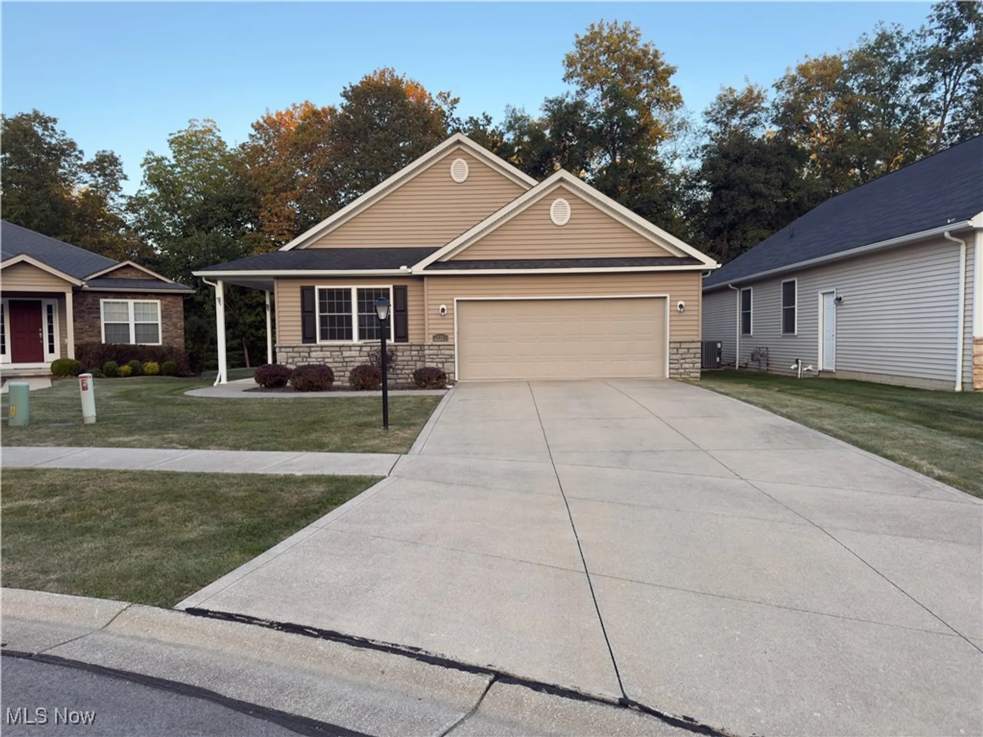 Property Slideshow image 1 of 49 | 10281 river run ln, North Royalton, OH, 44133