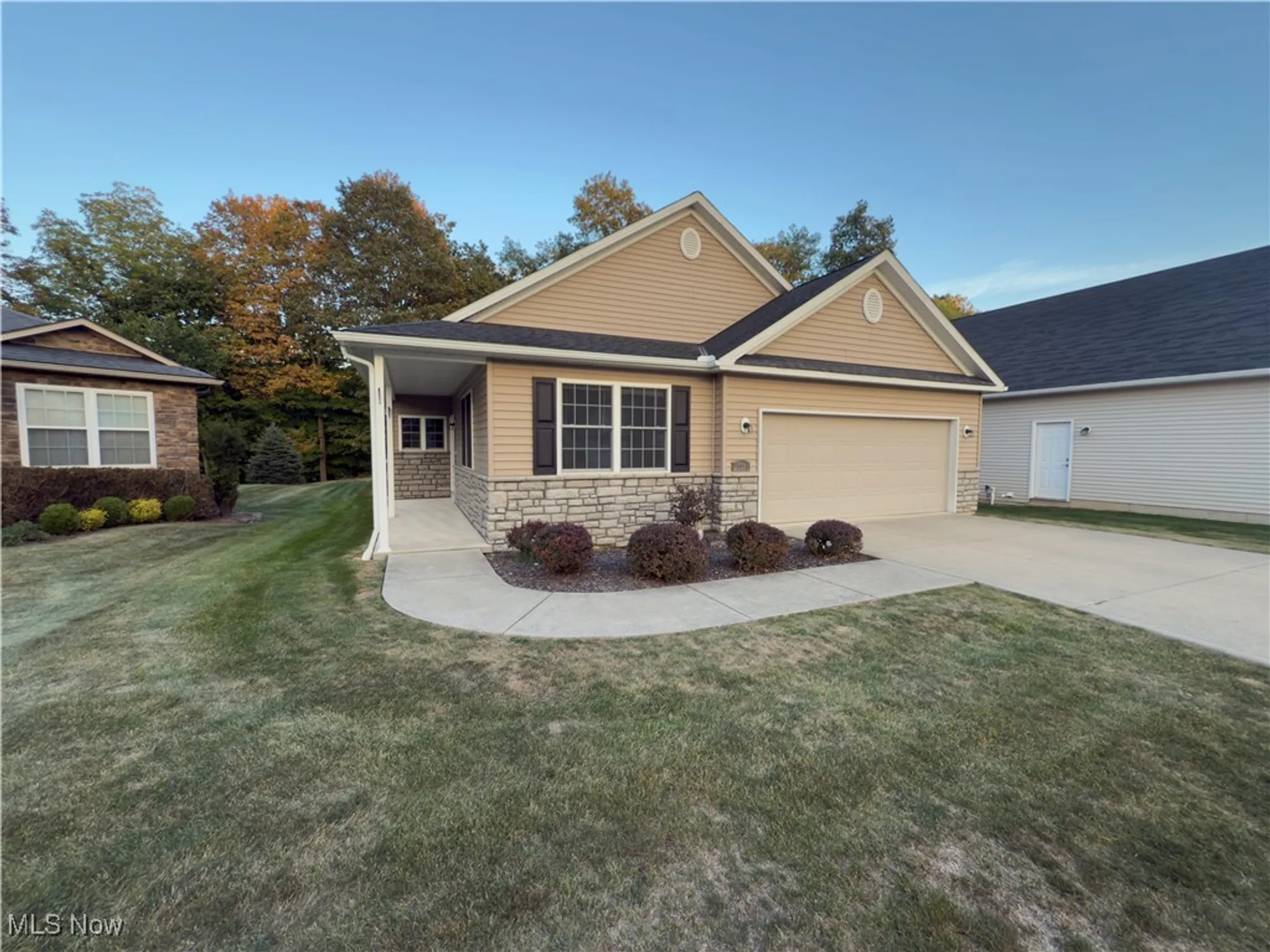 Property Slideshow image 2 of 49 | 10281 river run ln, North Royalton, OH, 44133