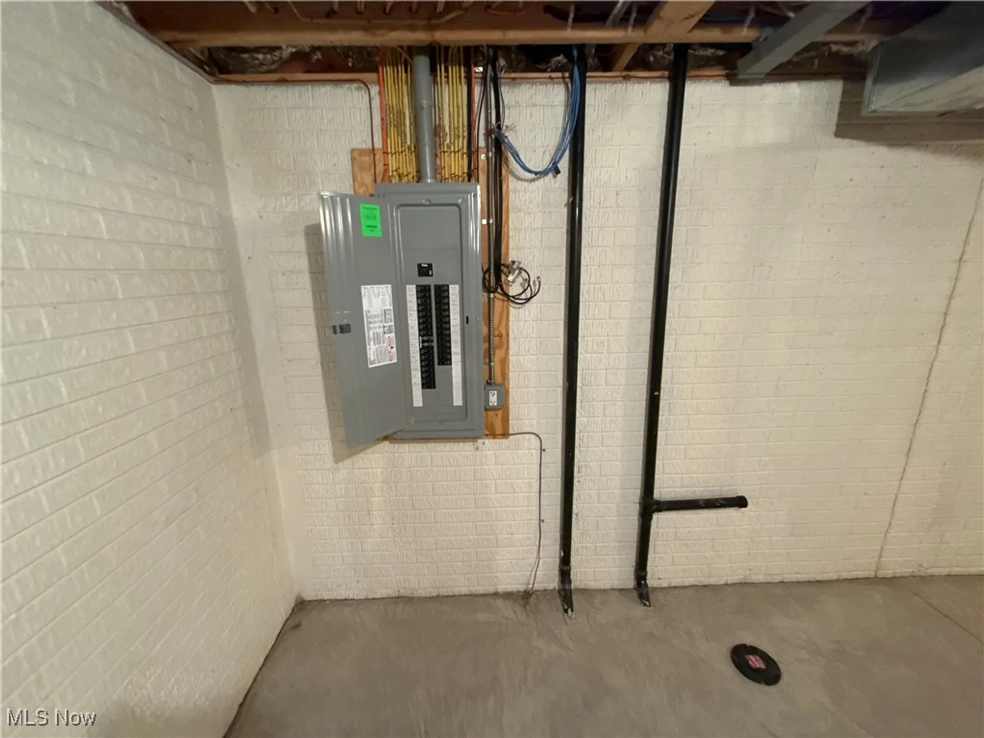 Property Slideshow image 37 of 49 | 10281 river run ln, North Royalton, OH, 44133