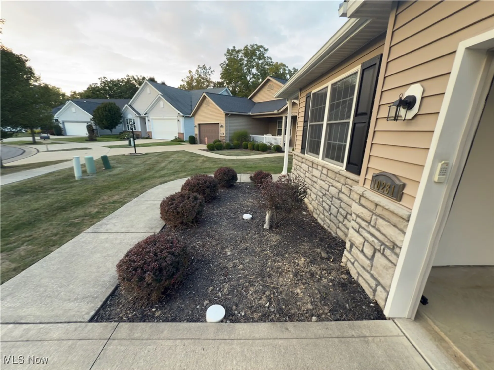 Property Slideshow image 3 of 49 | 10281 river run ln, North Royalton, OH, 44133