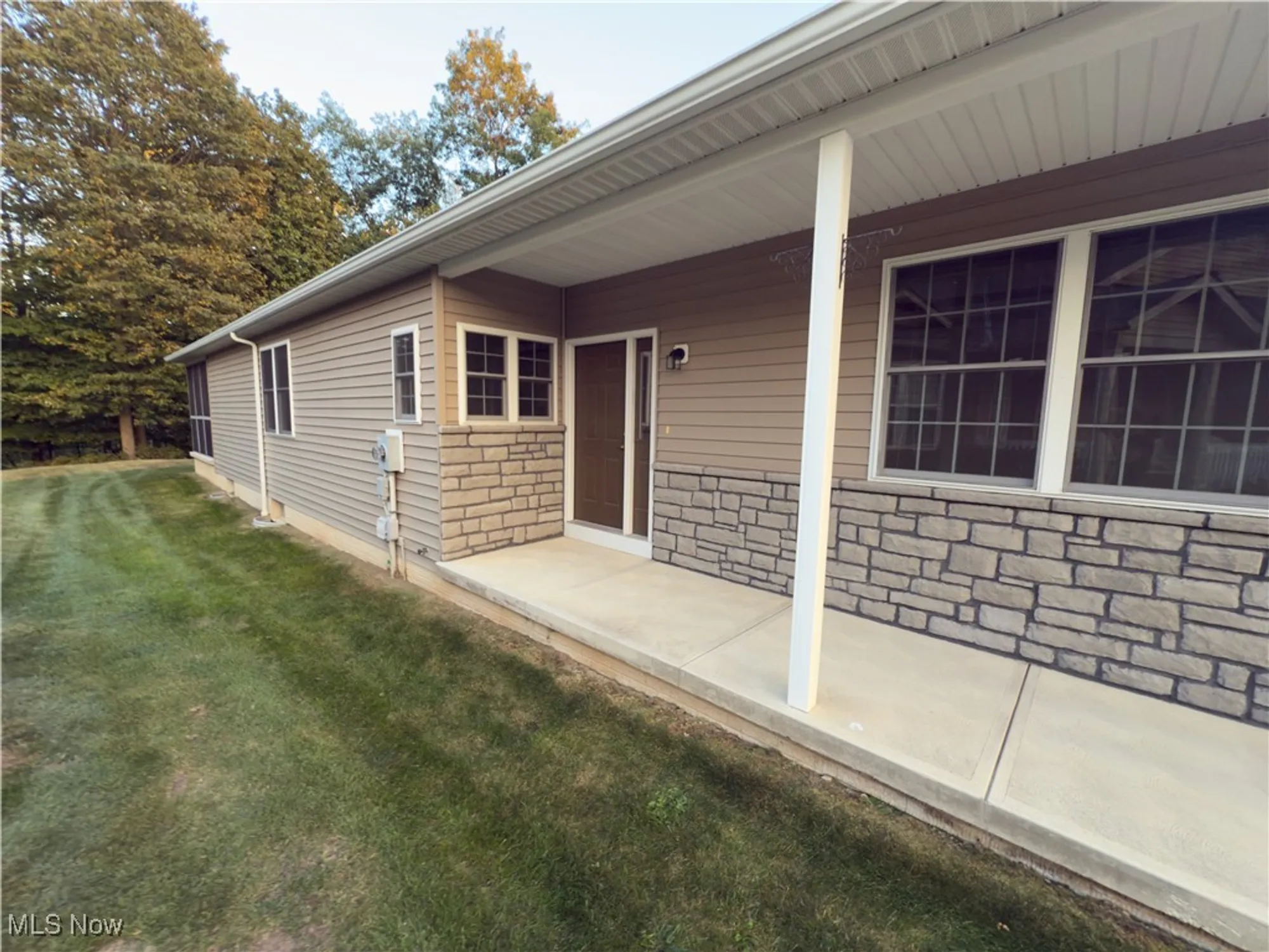 Property Slideshow image 4 of 49 | 10281 river run ln, North Royalton, OH, 44133