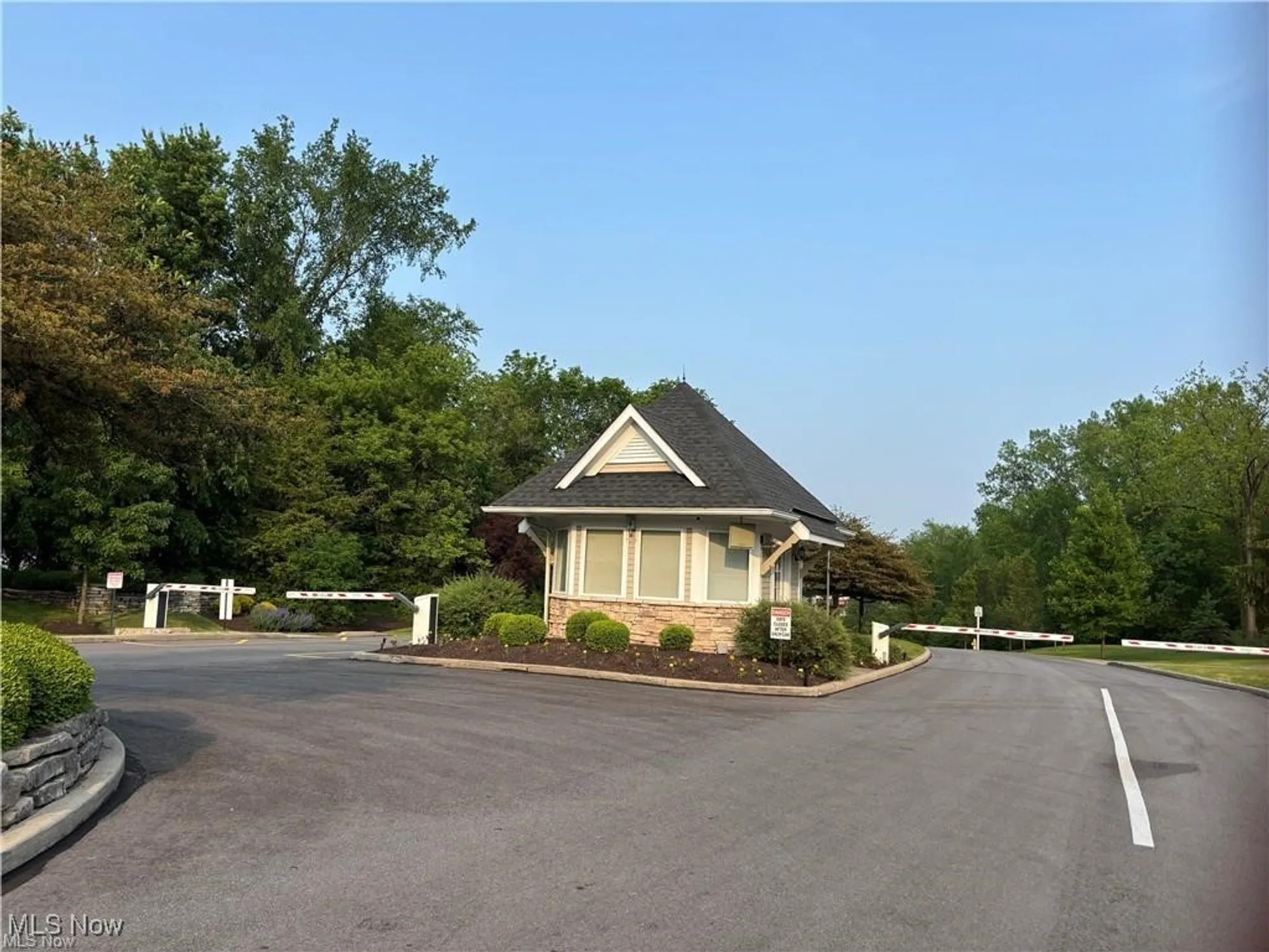 Property Slideshow image 41 of 49 | 10281 river run ln, North Royalton, OH, 44133