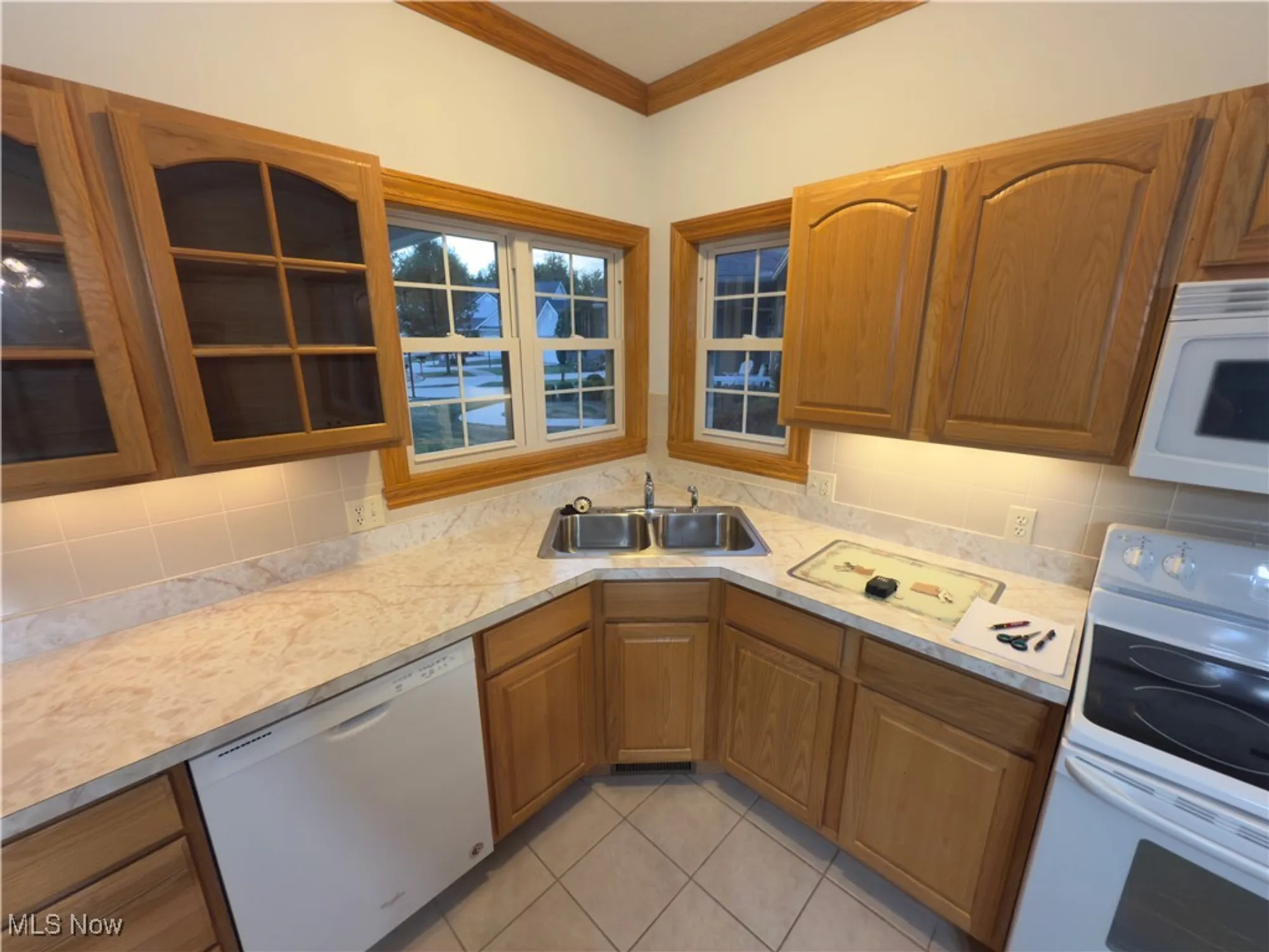 Property Slideshow image 8 of 49 | 10281 river run ln, North Royalton, OH, 44133