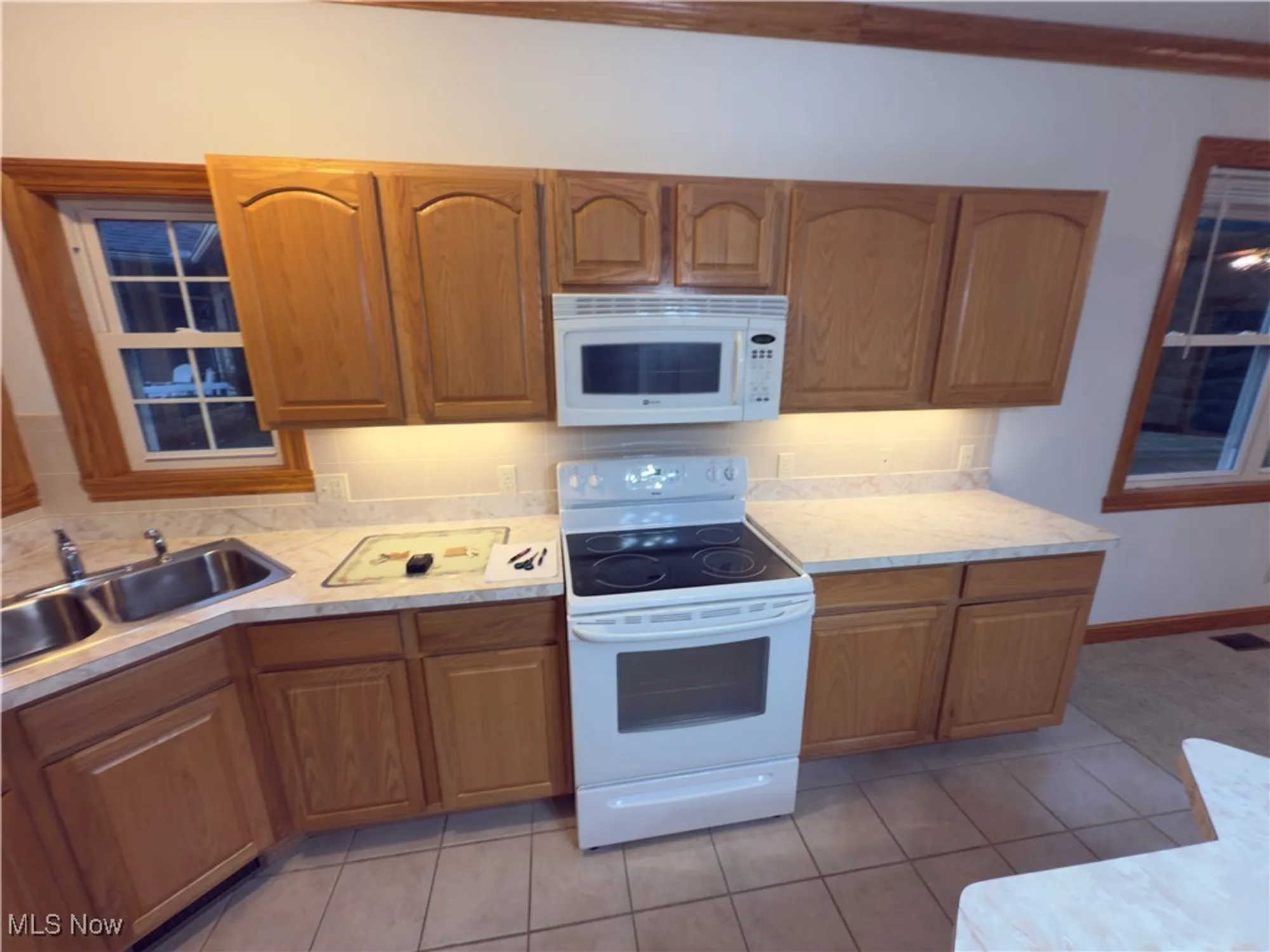 Property Slideshow image 9 of 49 | 10281 river run ln, North Royalton, OH, 44133