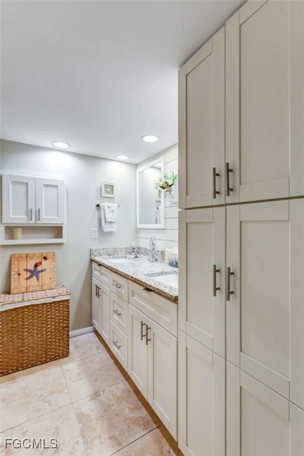 Property Slideshow image 15 of 37 | 5710 trailwinds dr apt 525, Fort Myers, FL, 33907