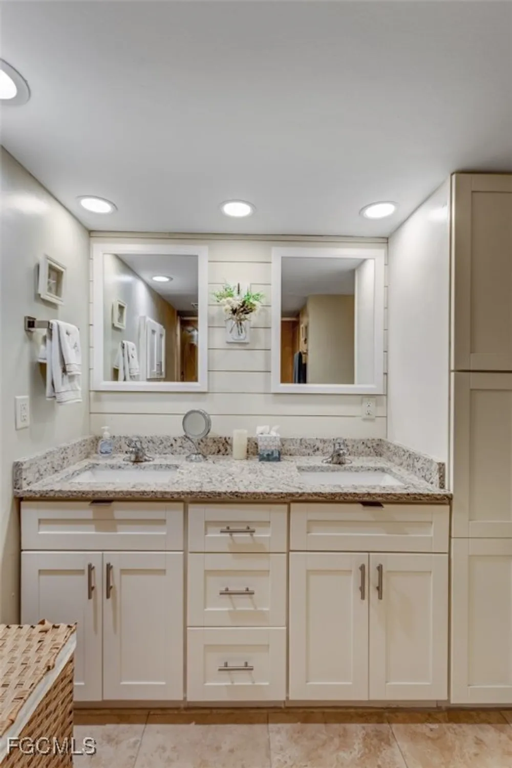 Property Slideshow image 17 of 37 | 5710 trailwinds dr apt 525, Fort Myers, FL, 33907