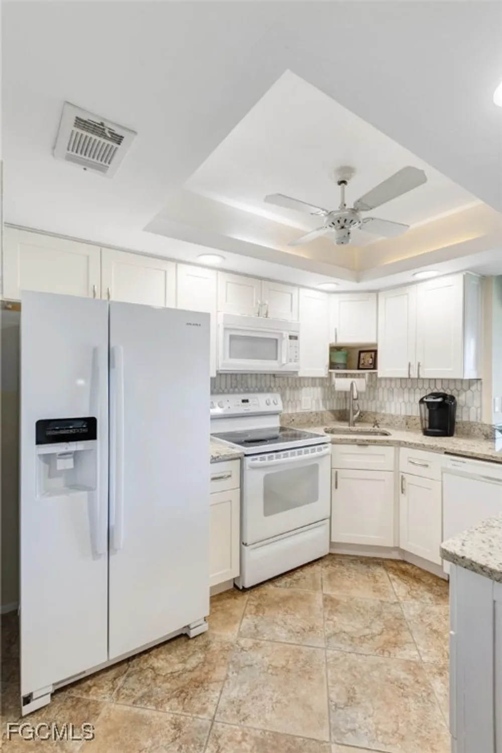 Property Slideshow image 10 of 37 | 5710 trailwinds dr apt 525, Fort Myers, FL, 33907