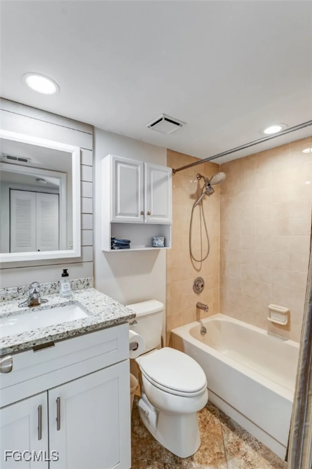 Property Slideshow image 20 of 37 | 5710 trailwinds dr apt 525, Fort Myers, FL, 33907