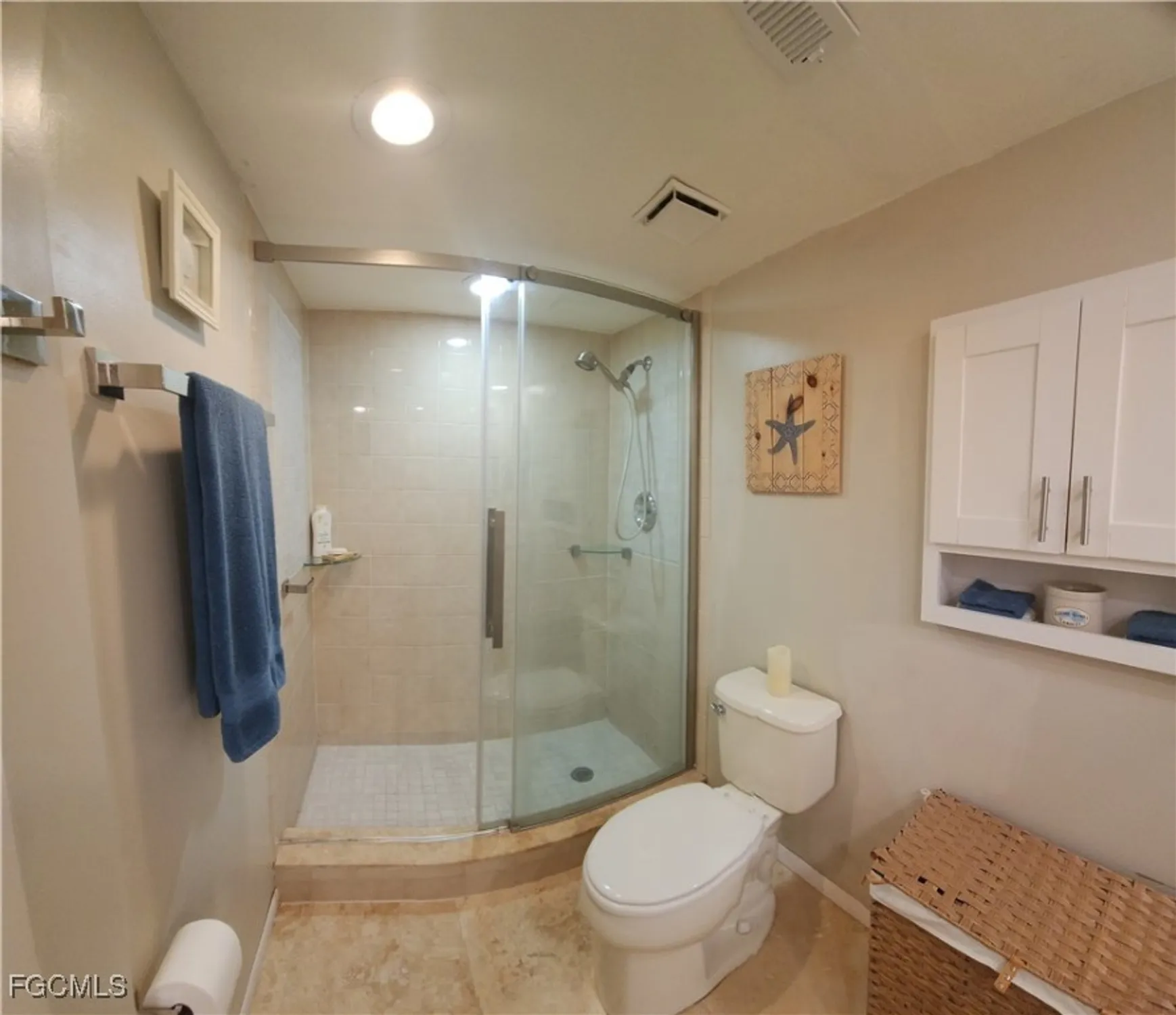 Property Slideshow image 21 of 37 | 5710 trailwinds dr apt 525, Fort Myers, FL, 33907
