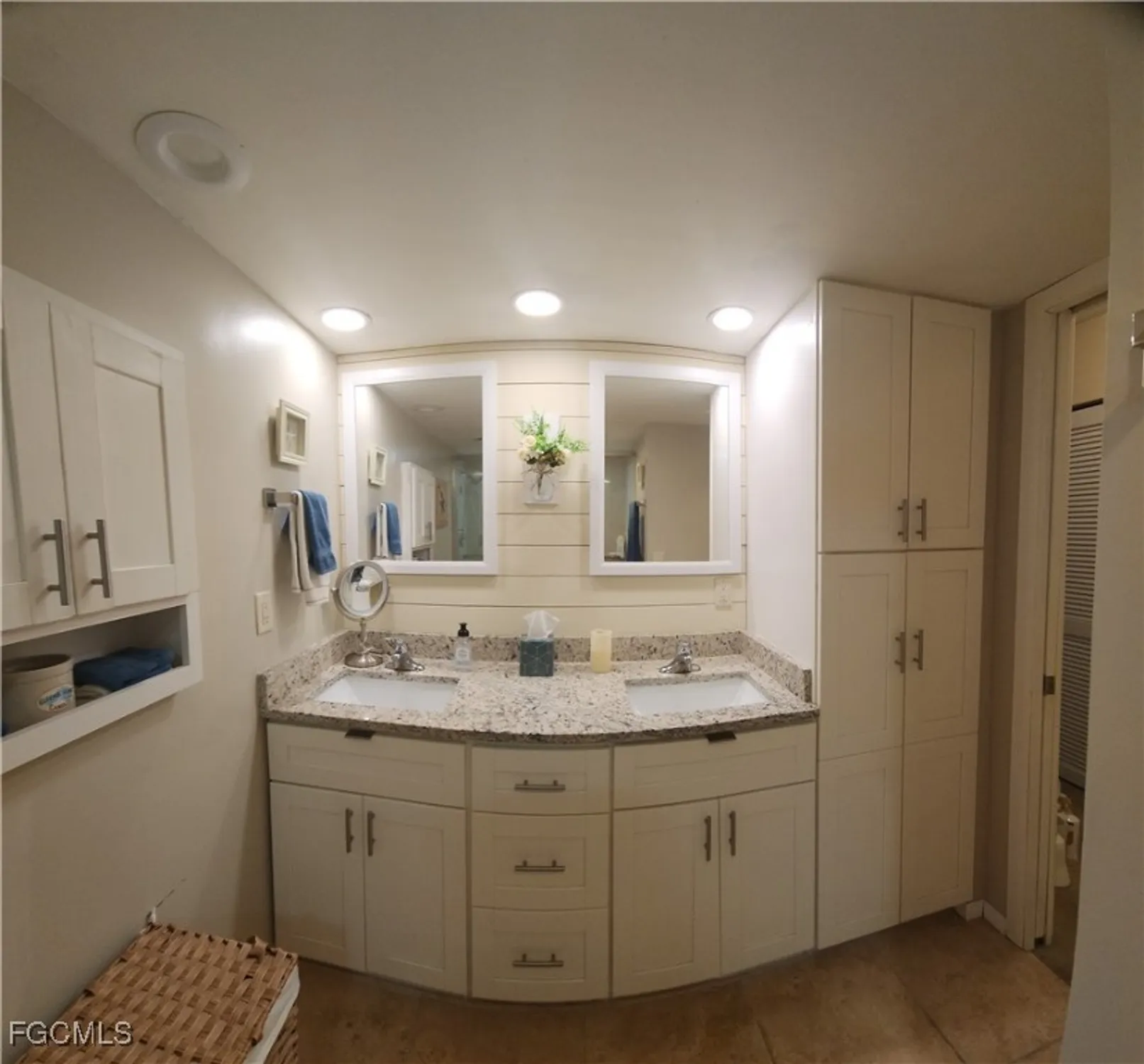 Property Slideshow image 22 of 37 | 5710 trailwinds dr apt 525, Fort Myers, FL, 33907
