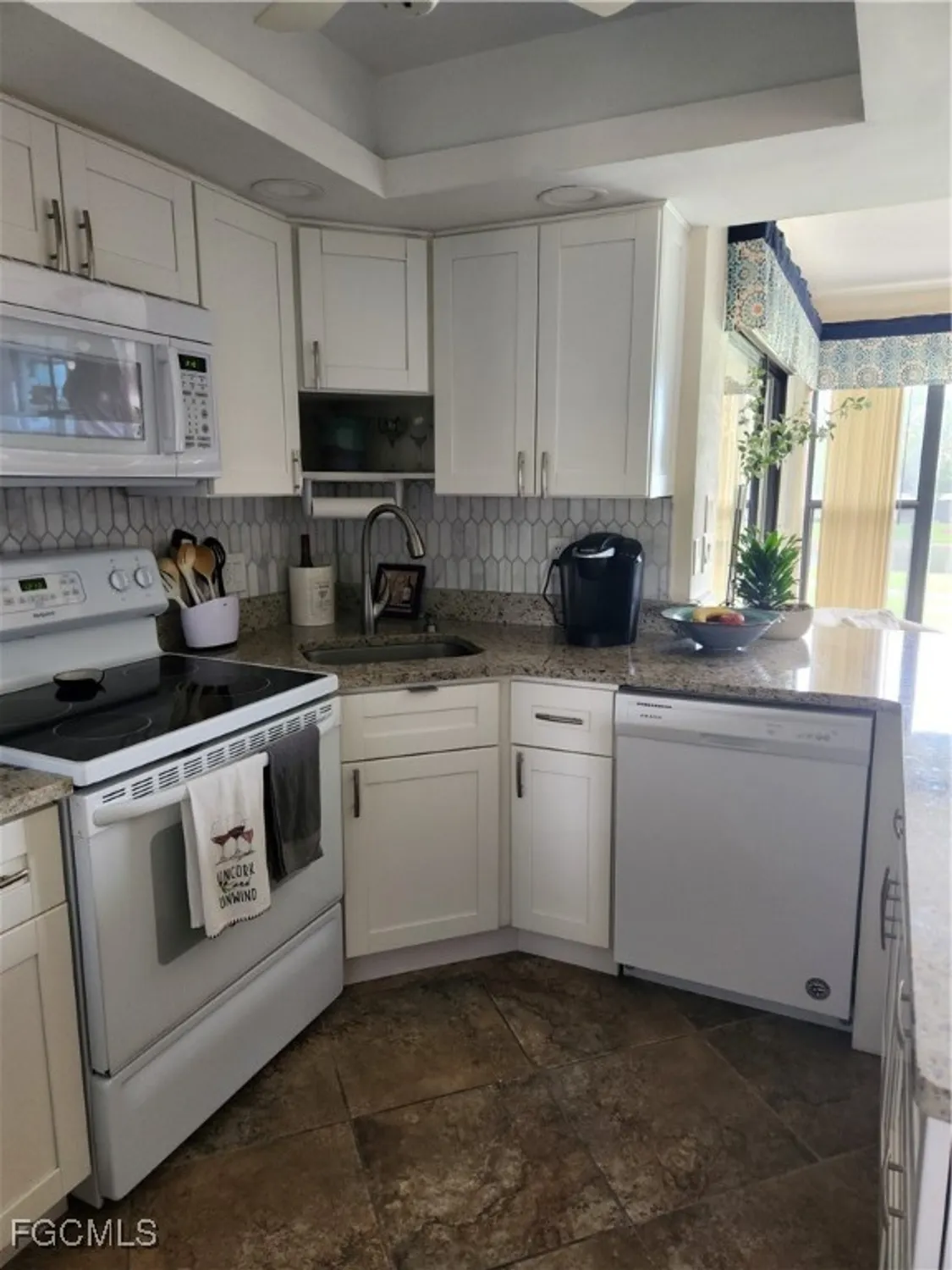 Property Slideshow image 9 of 37 | 5710 trailwinds dr apt 525, Fort Myers, FL, 33907