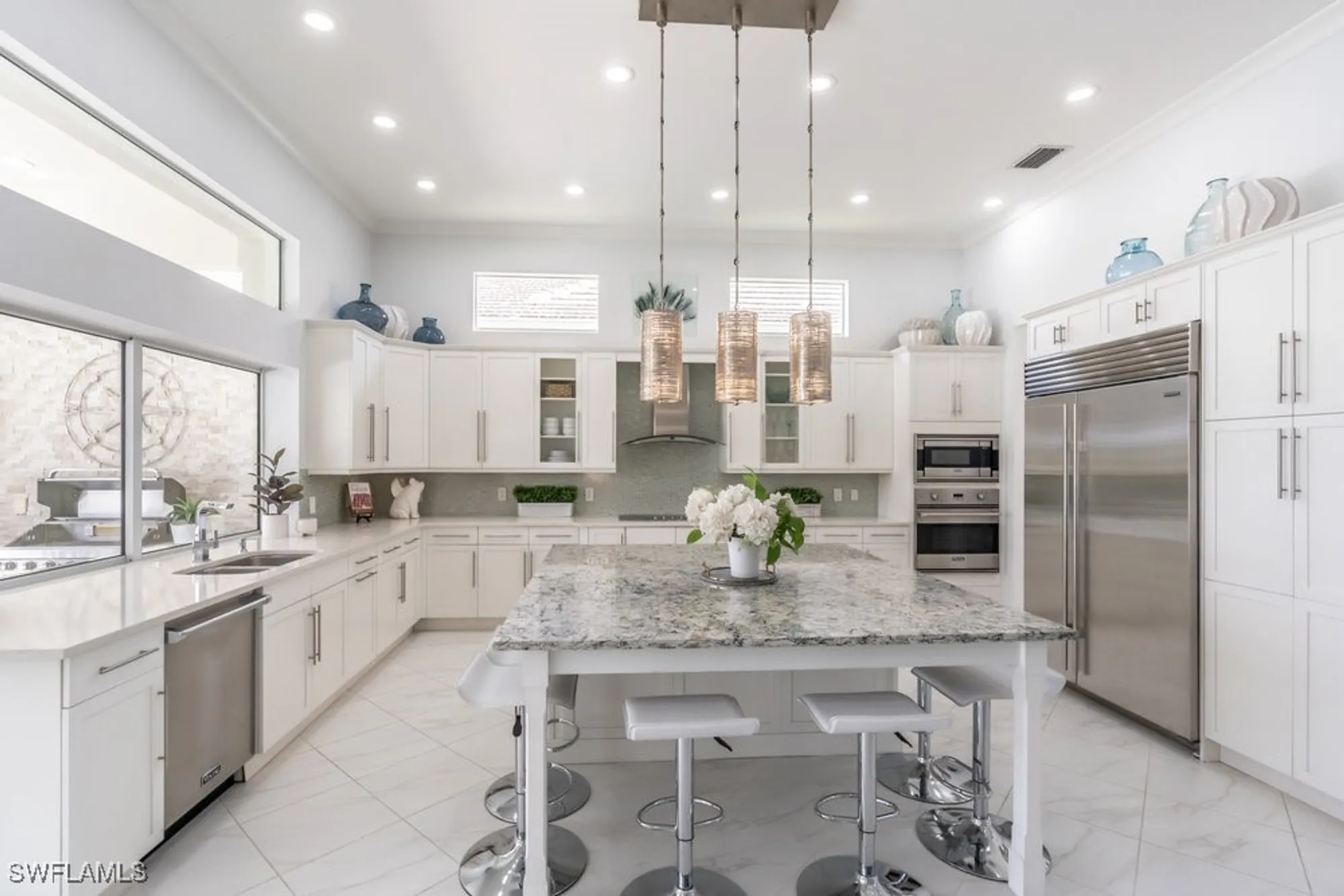 Property Slideshow image 16 of 50 | 5060 martinique dr, Naples, FL, 34113