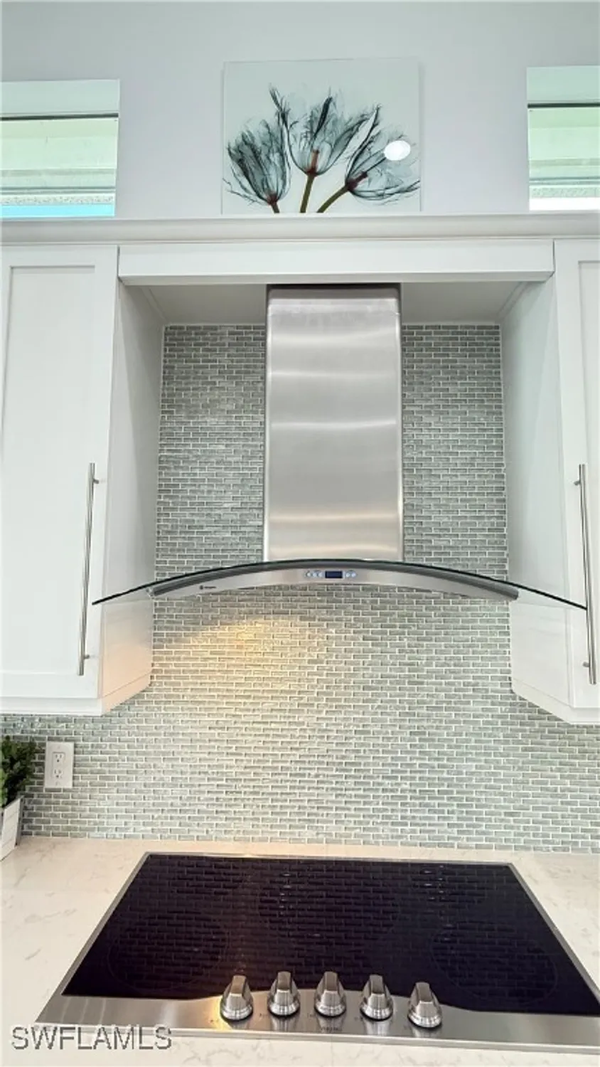 Property Slideshow image 18 of 50 | 5060 martinique dr, Naples, FL, 34113