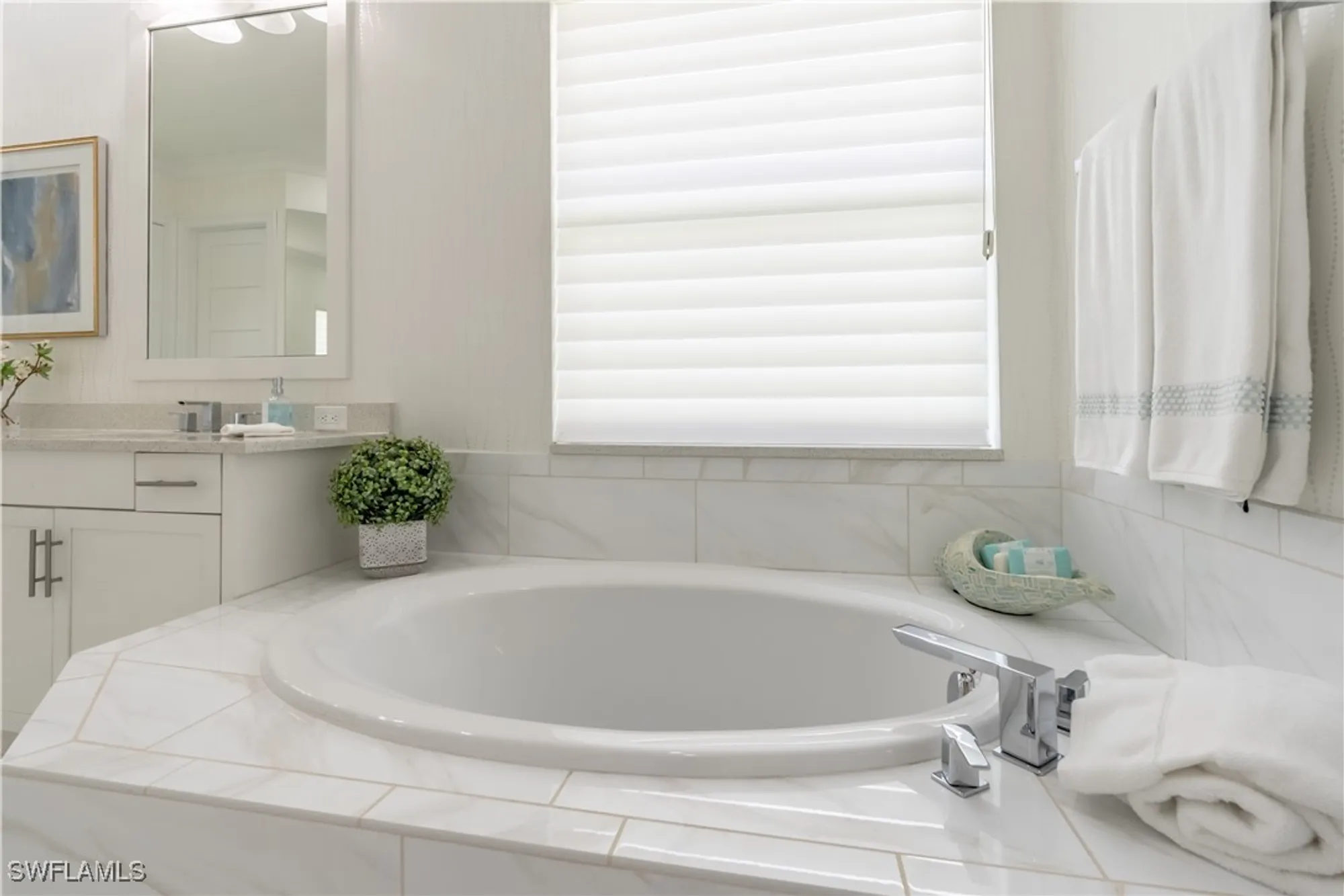 Property Slideshow image 29 of 50 | 5060 martinique dr, Naples, FL, 34113