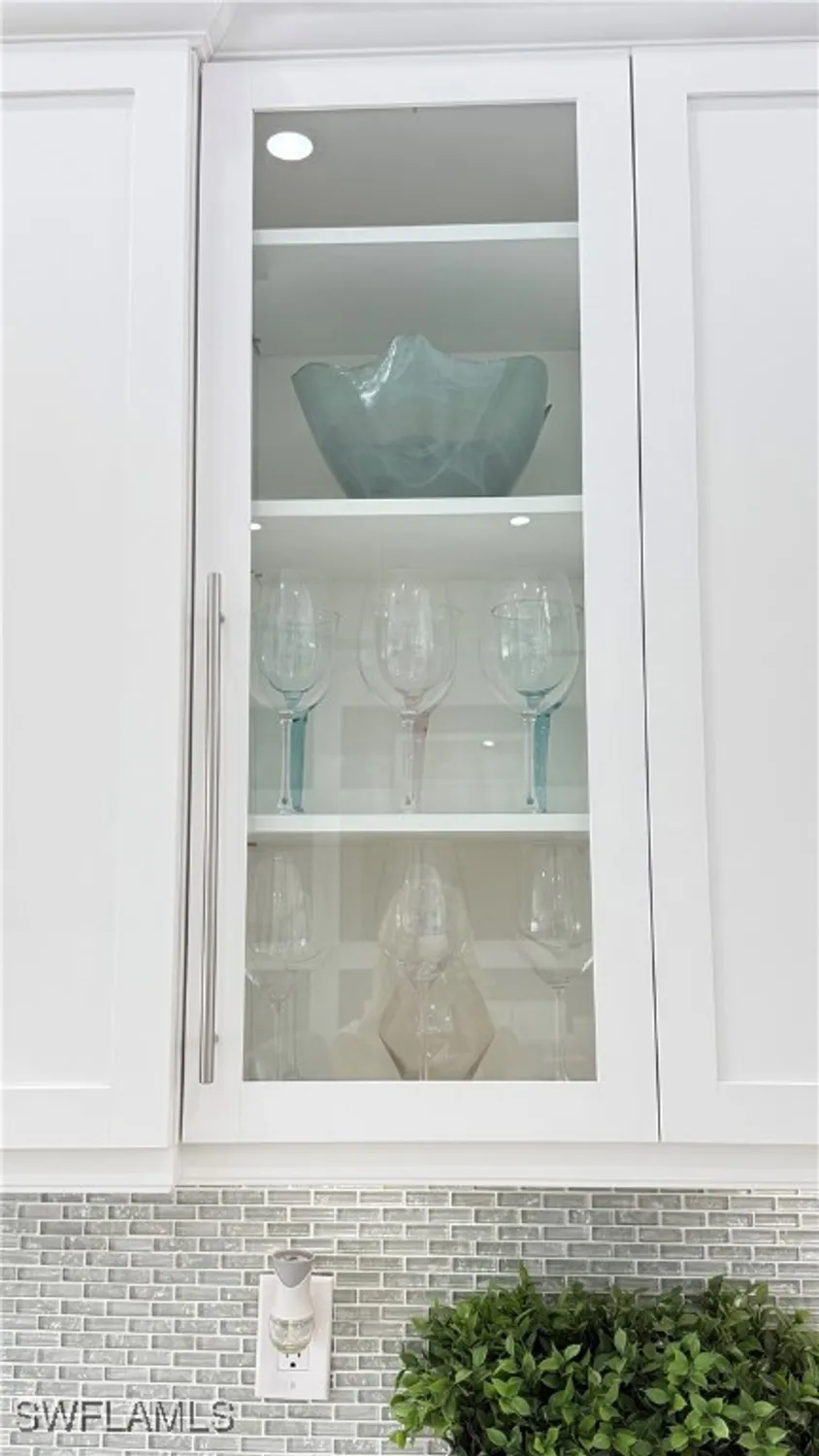 Property Slideshow image 20 of 50 | 5060 martinique dr, Naples, FL, 34113