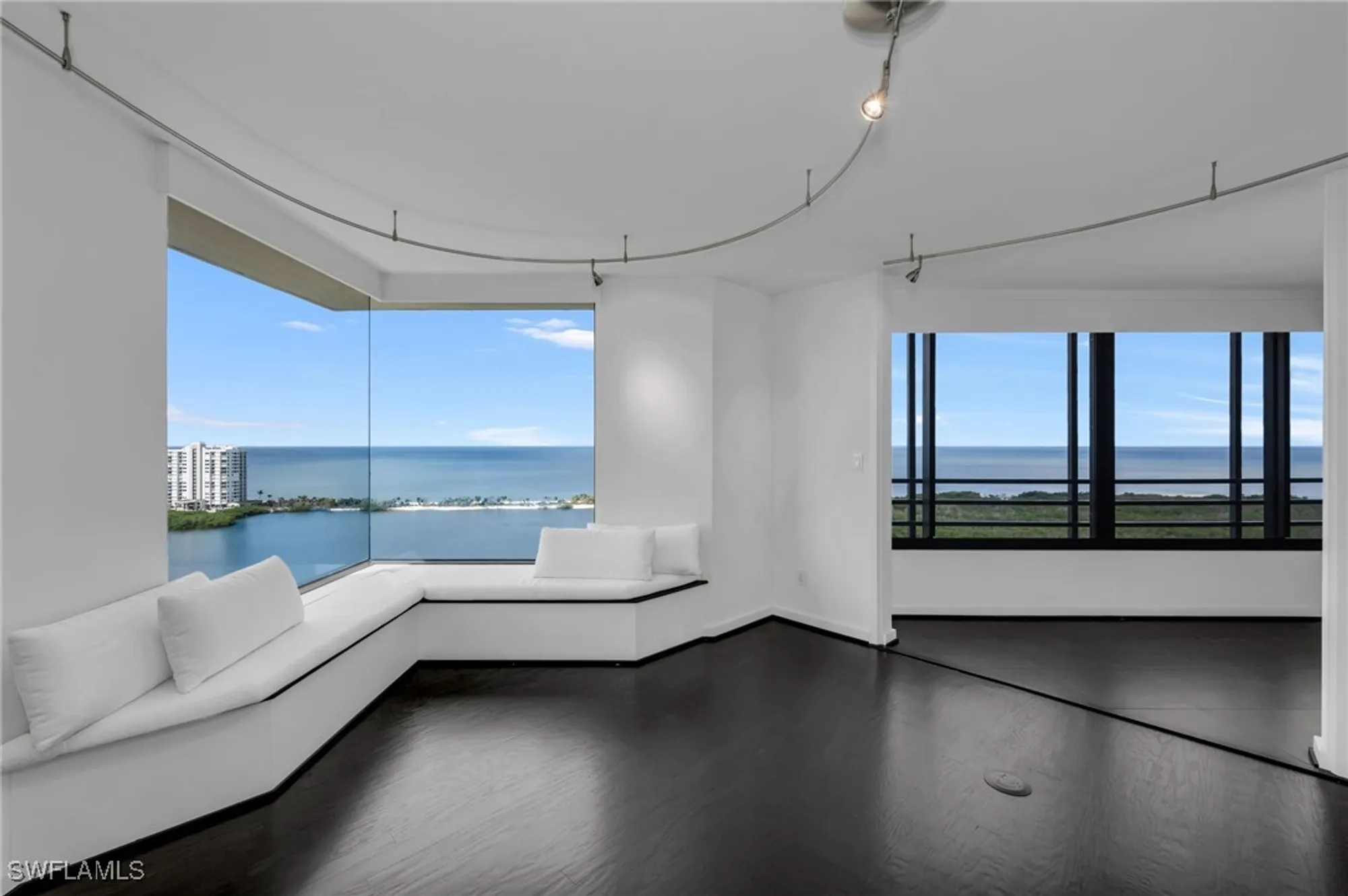 Property Slideshow image 15 of 47 | 5555 heron point dr 2101, Naples, FL, 34108