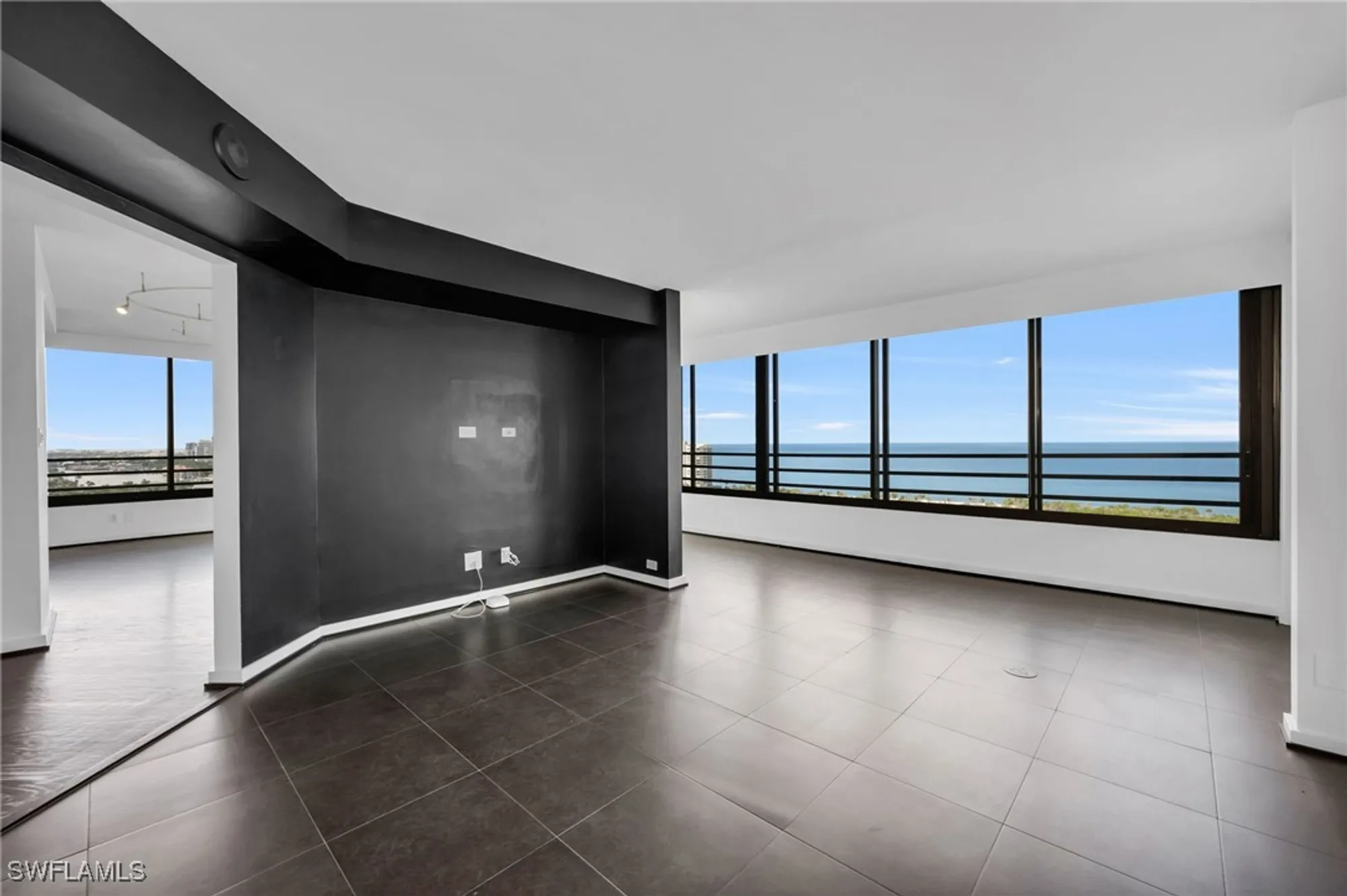 Property Slideshow image 18 of 47 | 5555 heron point dr 2101, Naples, FL, 34108