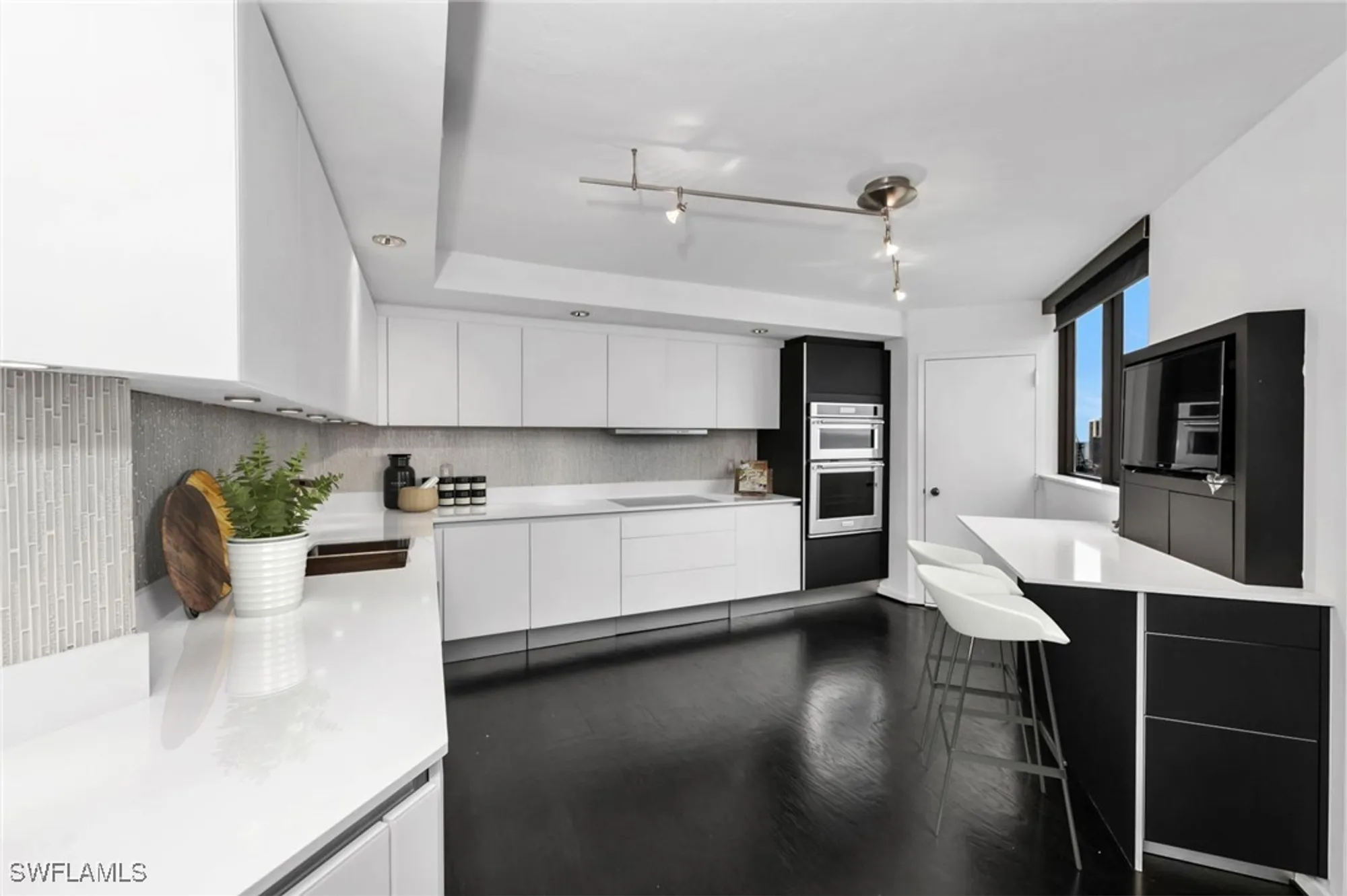 Property Slideshow image 10 of 47 | 5555 heron point dr 2101, Naples, FL, 34108