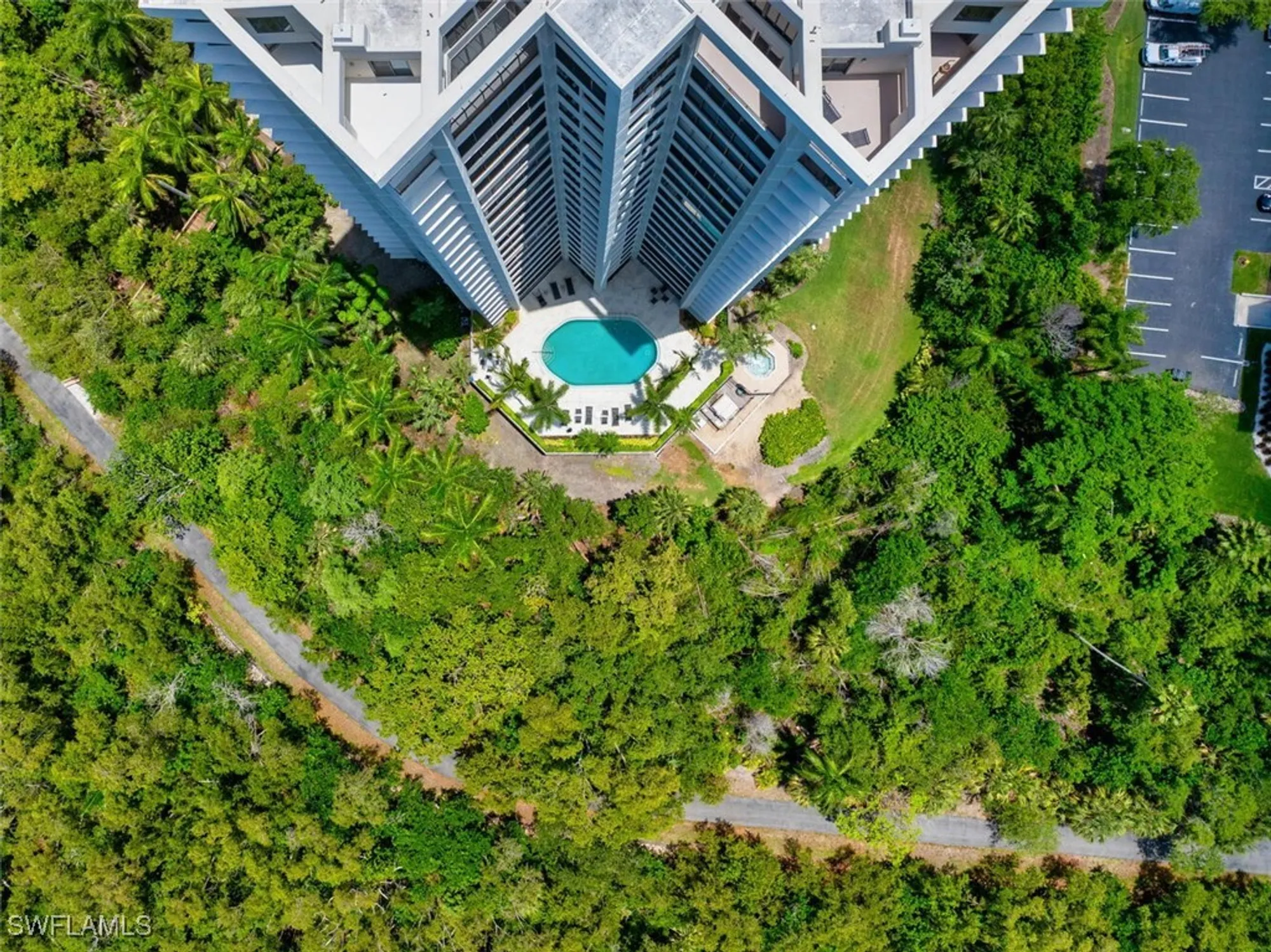 Property Slideshow image 13 of 47 | 5555 heron point dr 2101, Naples, FL, 34108