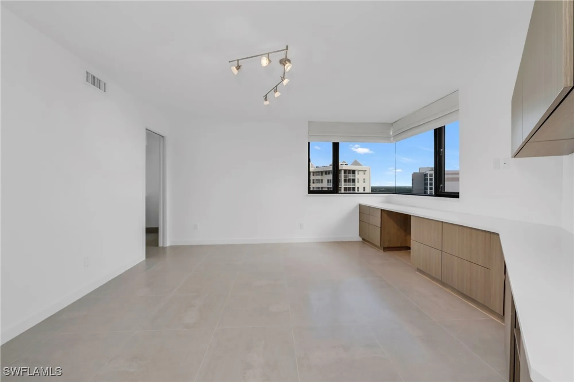 Property Slideshow image 32 of 47 | 5555 heron point dr 2101, Naples, FL, 34108