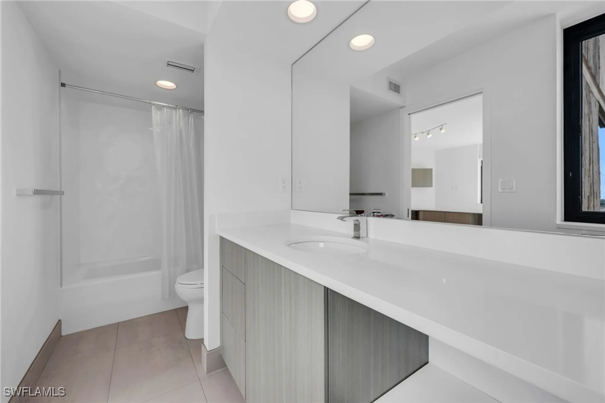 Property Slideshow image 33 of 47 | 5555 heron point dr 2101, Naples, FL, 34108