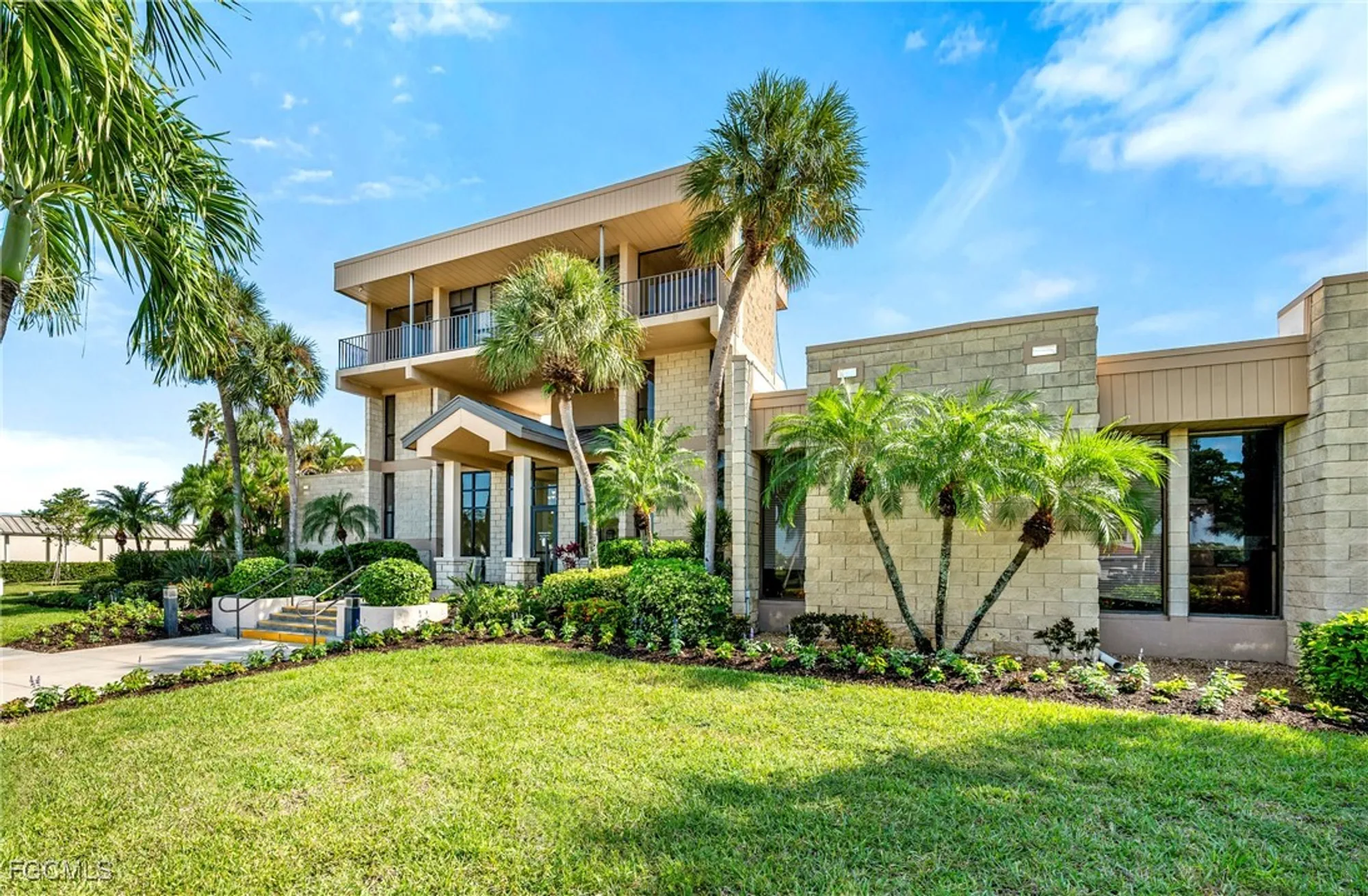 Property Slideshow image 22 of 34 | 1580 pine valley dr apt 217, Fort Myers, FL, 33907