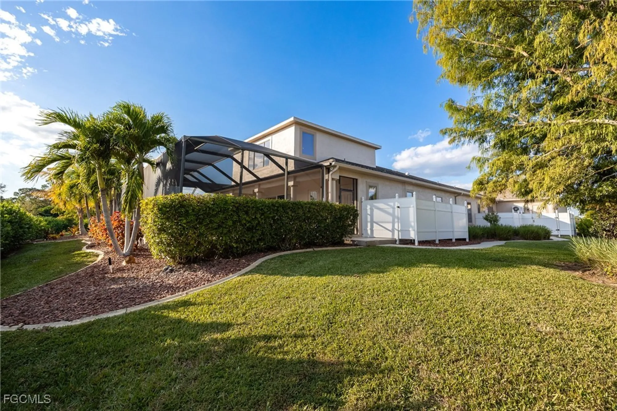 Property Slideshow image 43 of 50 | 8230 hunters glen cir, North Fort Myers, FL, 33917