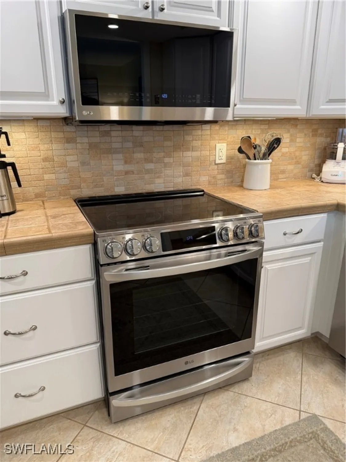 Property Slideshow image 10 of 17 | 2880 gulf shore blvd 404, Naples, FL, 34103