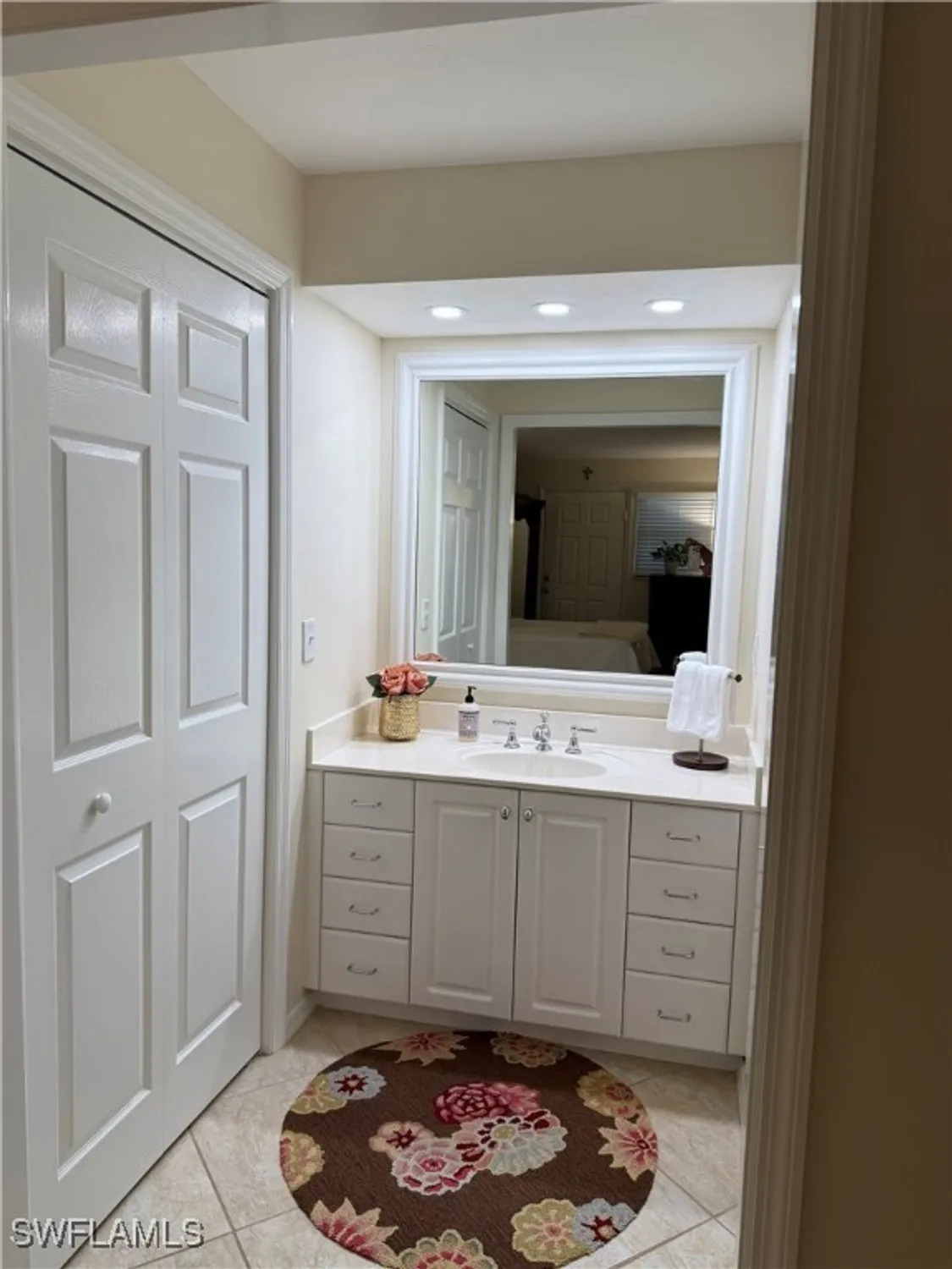 Property Slideshow image 12 of 17 | 2880 gulf shore blvd 404, Naples, FL, 34103