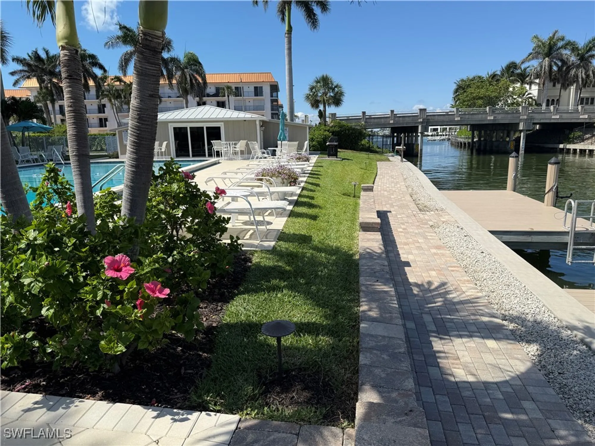 Property Slideshow image 3 of 17 | 2880 gulf shore blvd 404, Naples, FL, 34103
