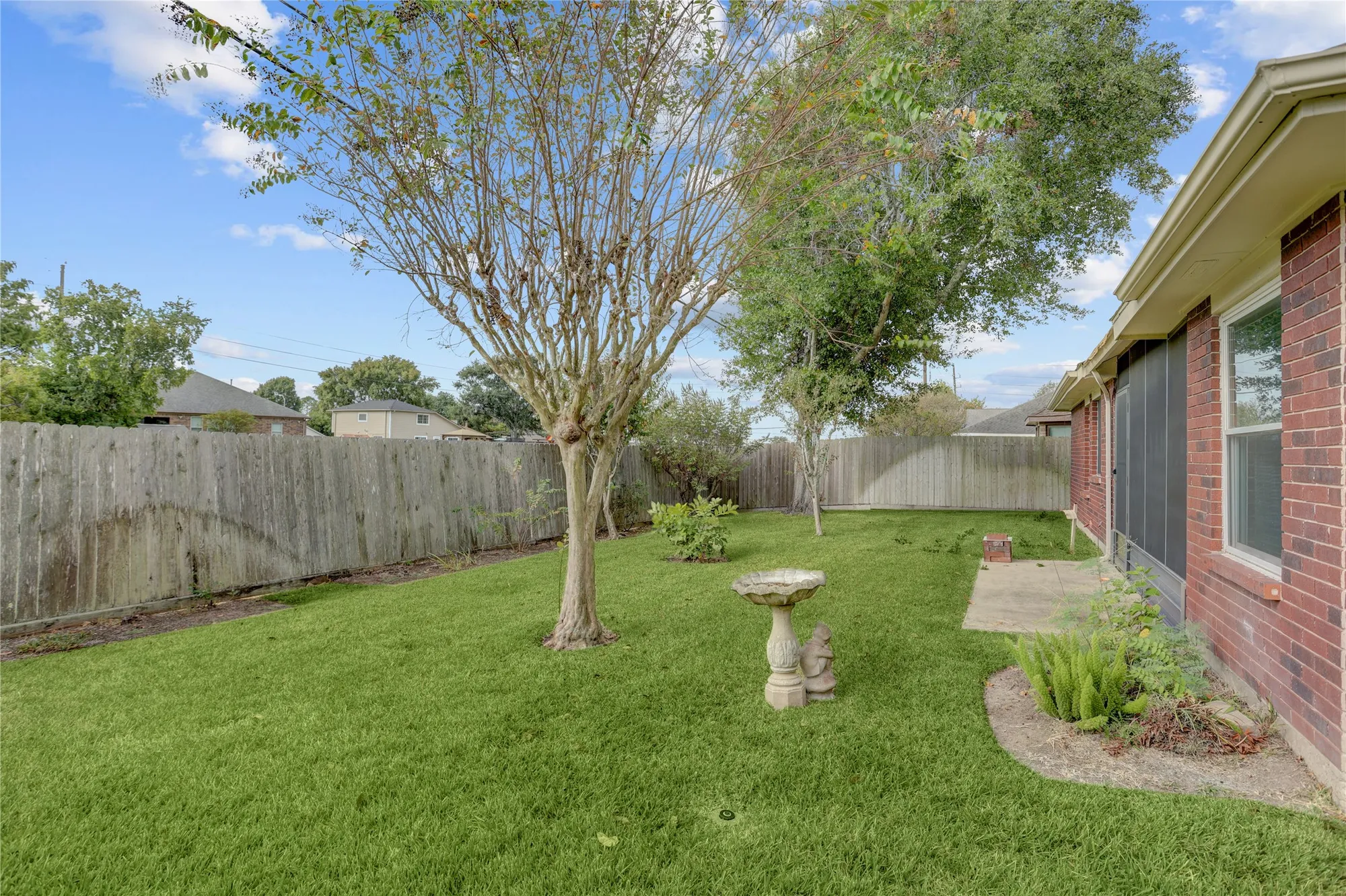 Property Slideshow image 11 of 17 | 2614 s peach hollow cir, Pearland, TX, 77584