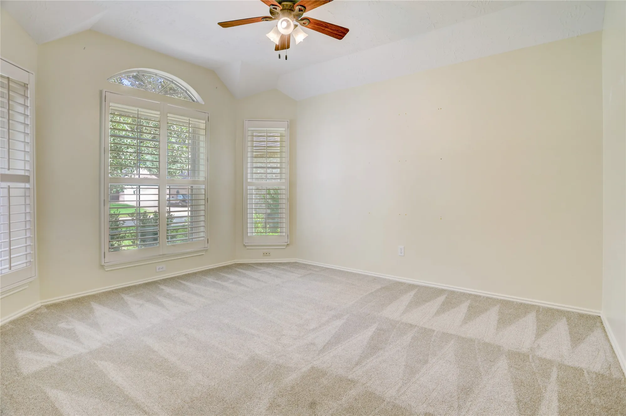 Property Slideshow image 4 of 17 | 2614 s peach hollow cir, Pearland, TX, 77584