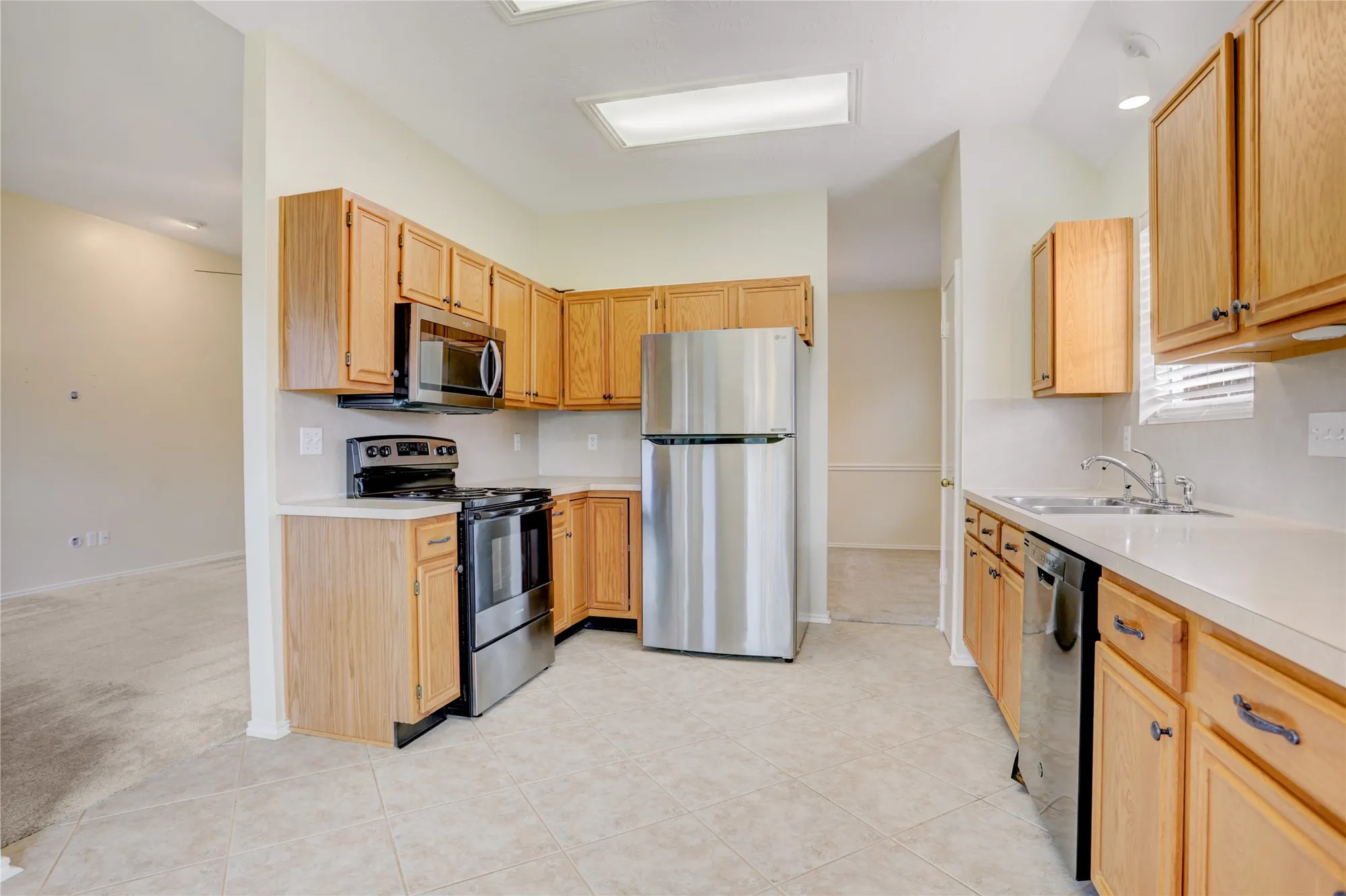 Property Slideshow image 5 of 17 | 2614 s peach hollow cir, Pearland, TX, 77584