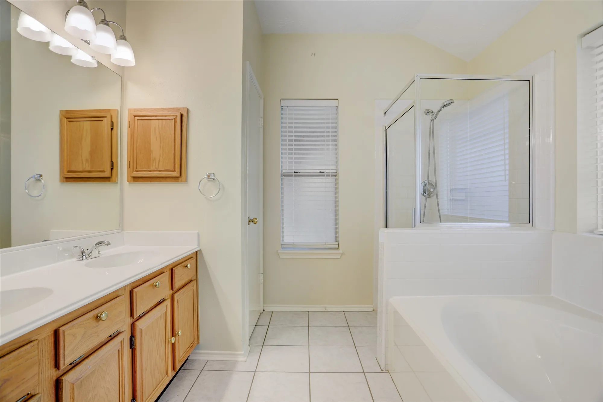 Property Slideshow image 7 of 17 | 2614 s peach hollow cir, Pearland, TX, 77584