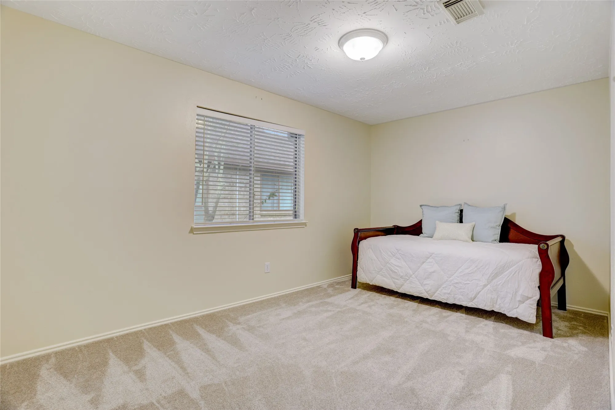 Property Slideshow image 8 of 17 | 2614 s peach hollow cir, Pearland, TX, 77584