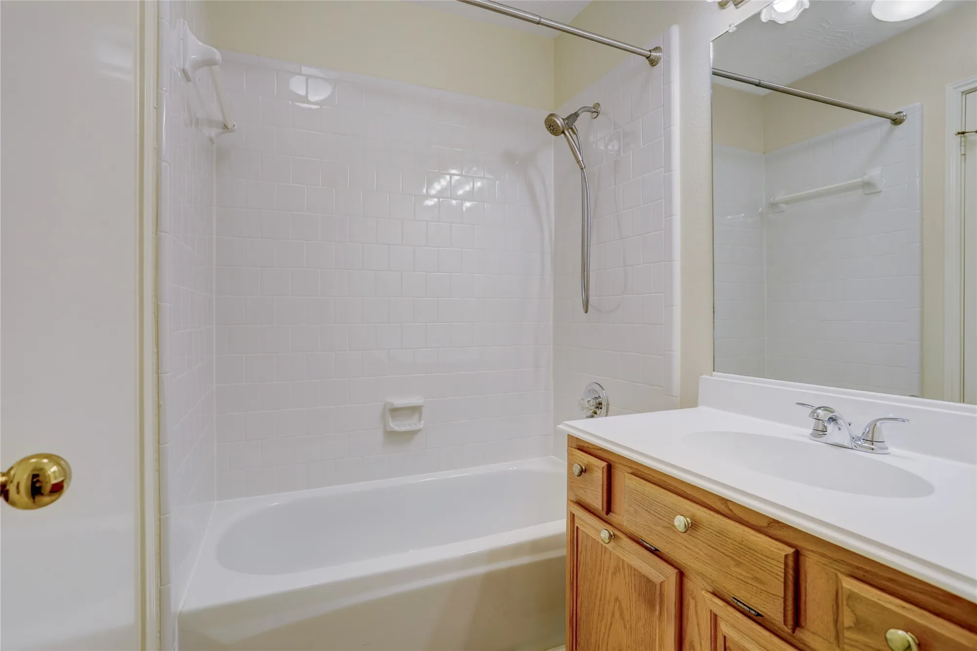 Property Slideshow image 9 of 17 | 2614 s peach hollow cir, Pearland, TX, 77584