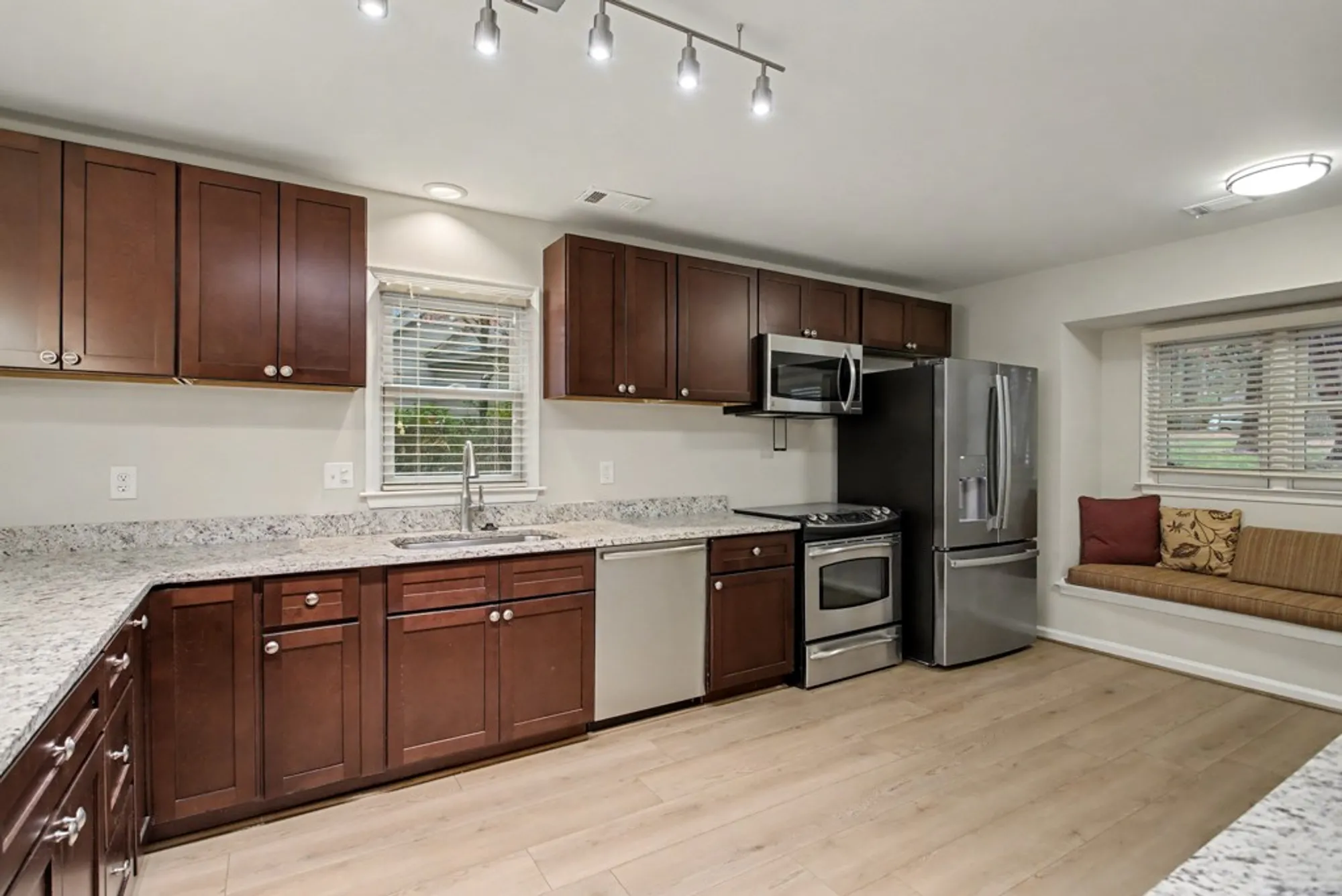 Property Slideshow image 15 of 45 | 214 archers mead, Williamsburg, VA, 23185