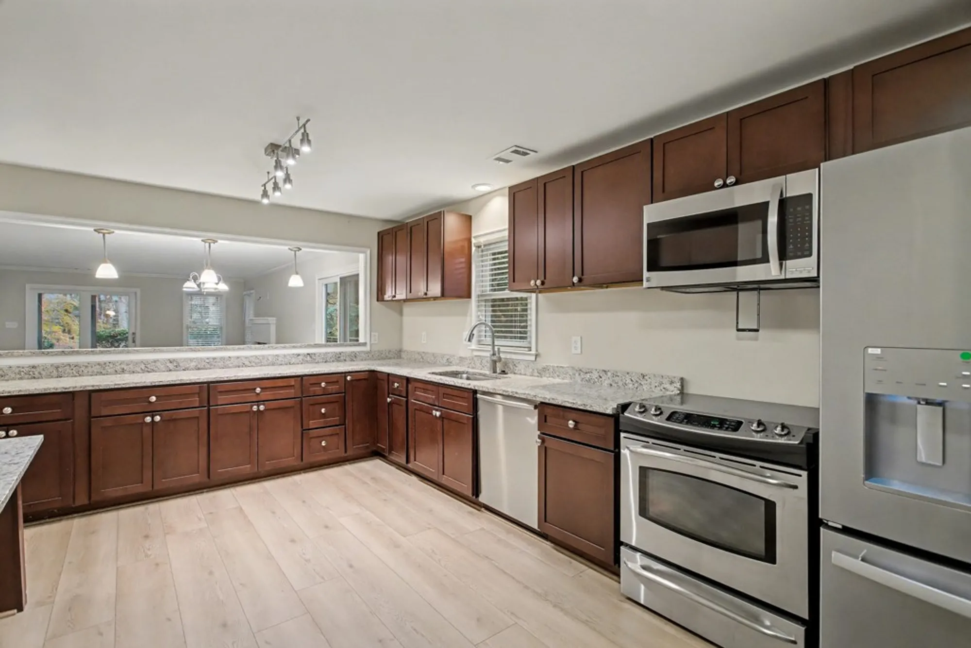 Property Slideshow image 16 of 45 | 214 archers mead, Williamsburg, VA, 23185