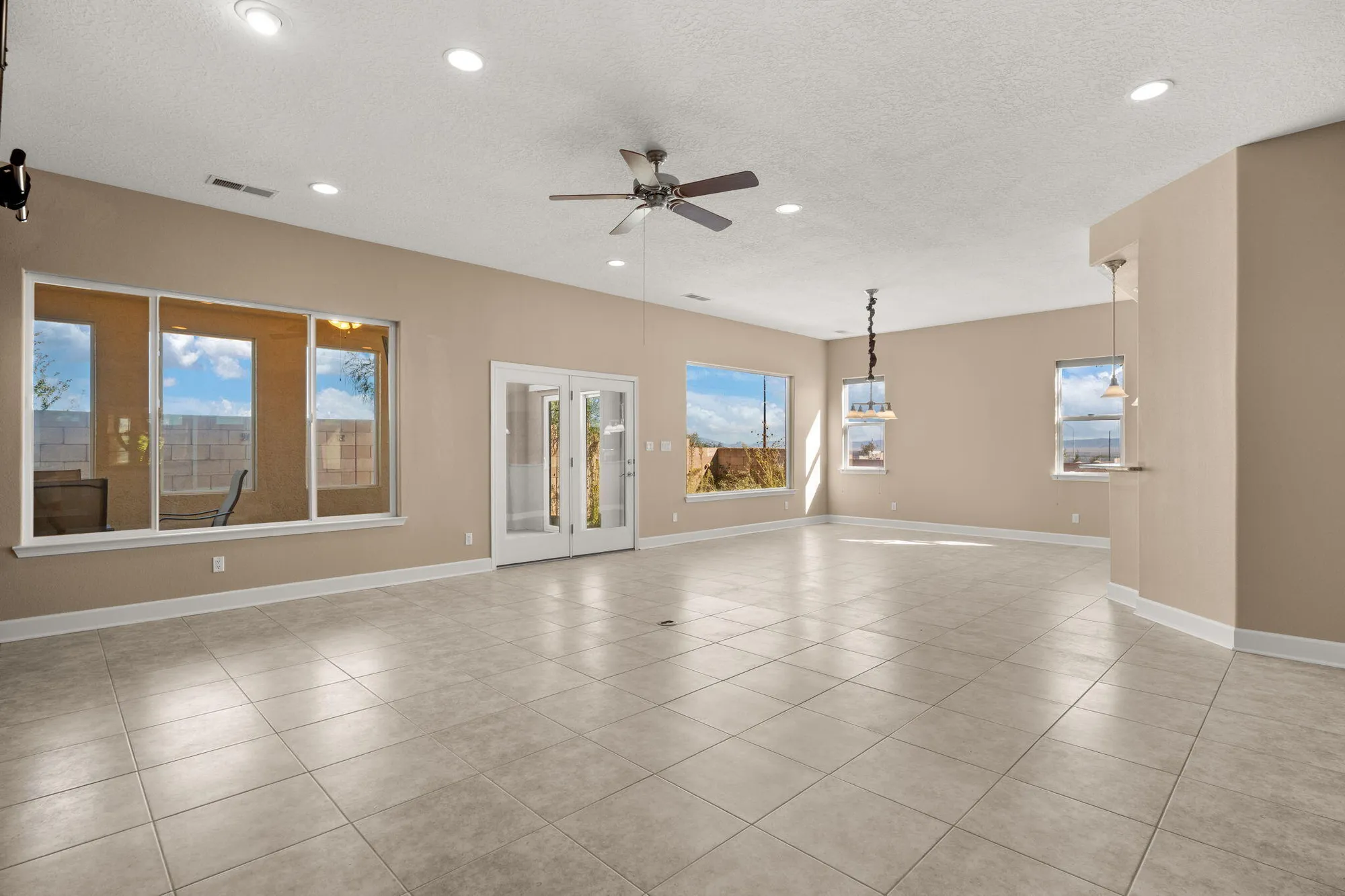 Property Slideshow image 23 of 42 | 370 zuni river cir, Los Lunas, NM, 87031