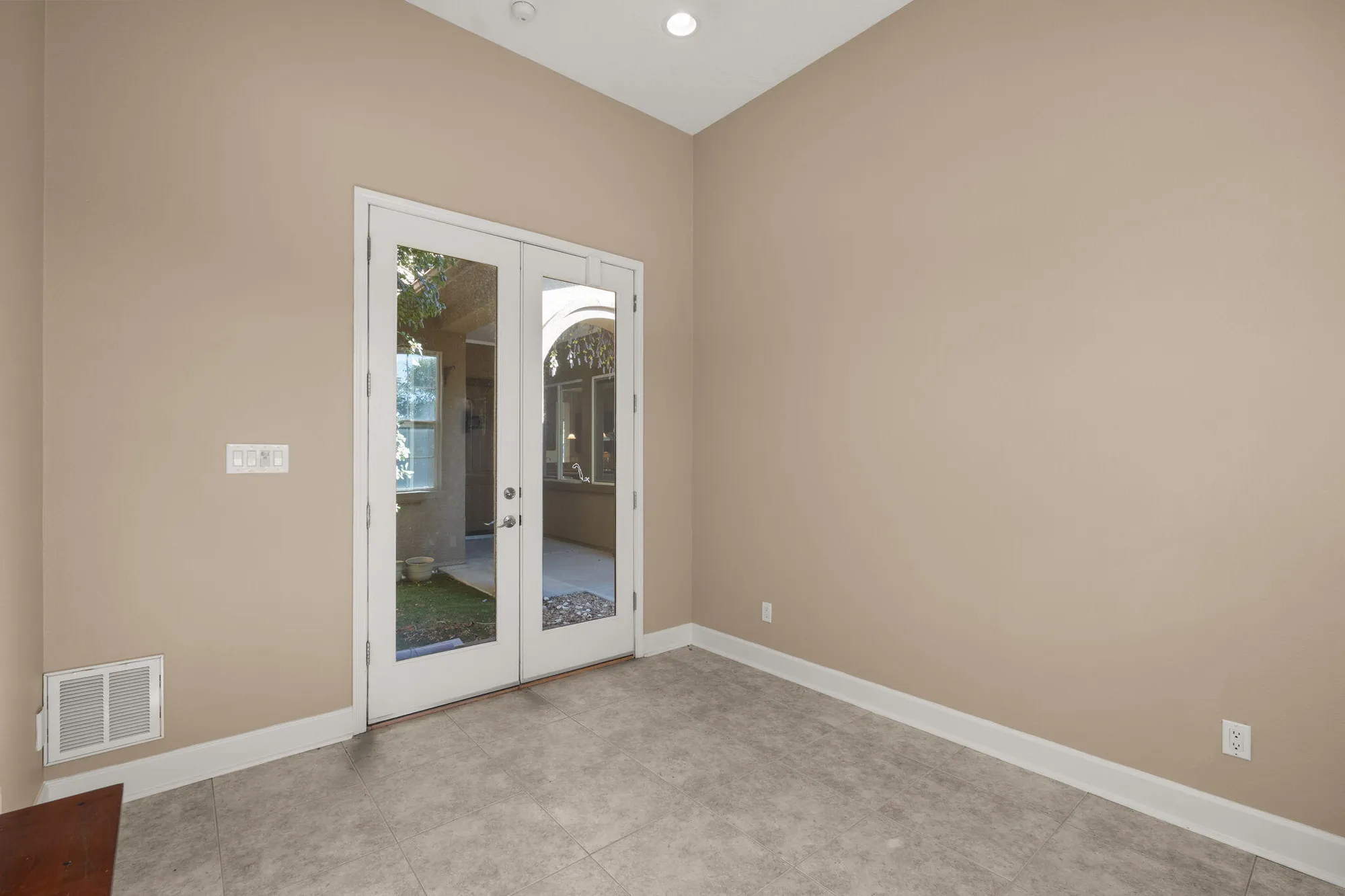 Property Slideshow image 7 of 42 | 370 zuni river cir, Los Lunas, NM, 87031