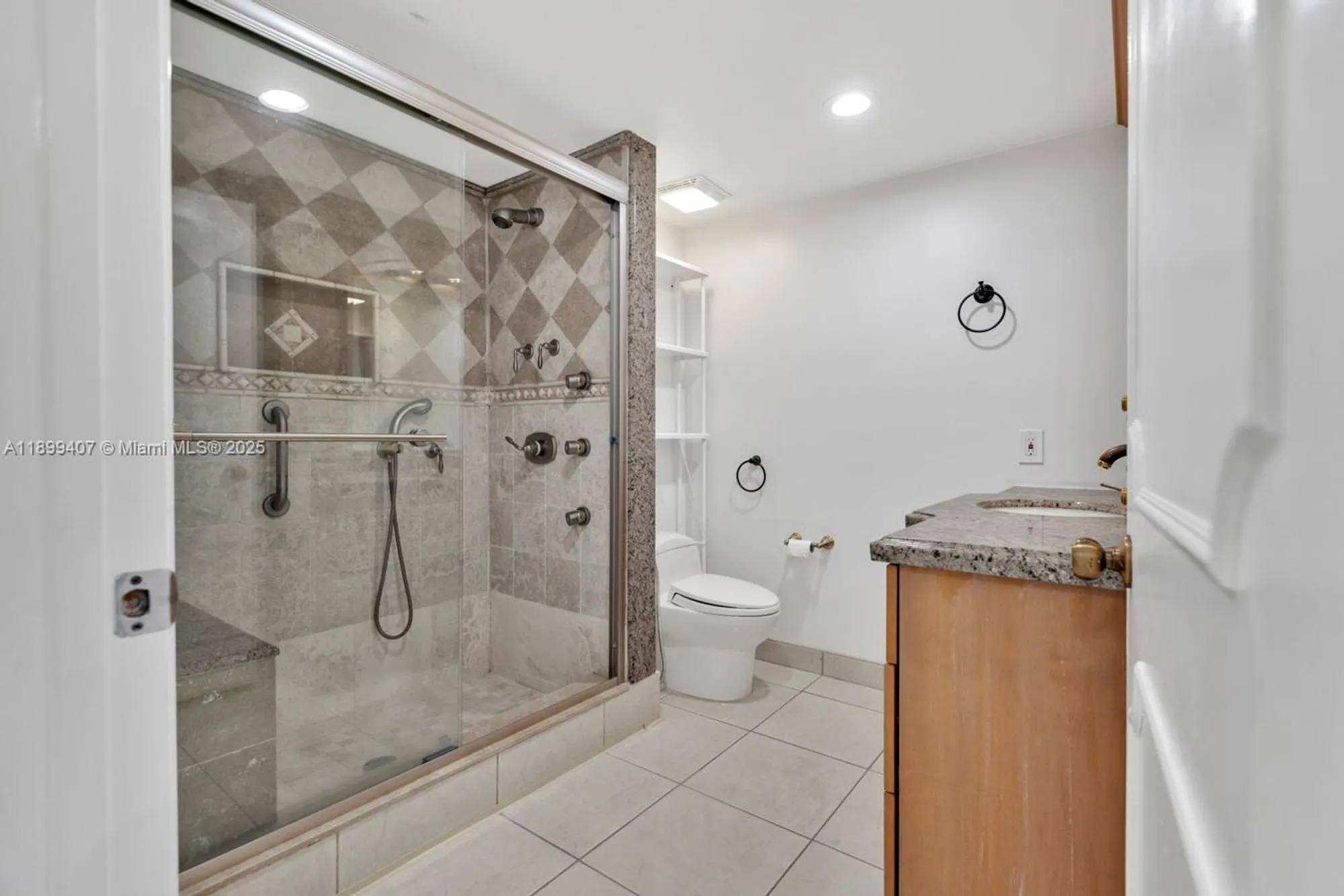 Property Slideshow image 23 of 49 | 21686 arriba real # 40-a, Boca Raton, FL, 33433